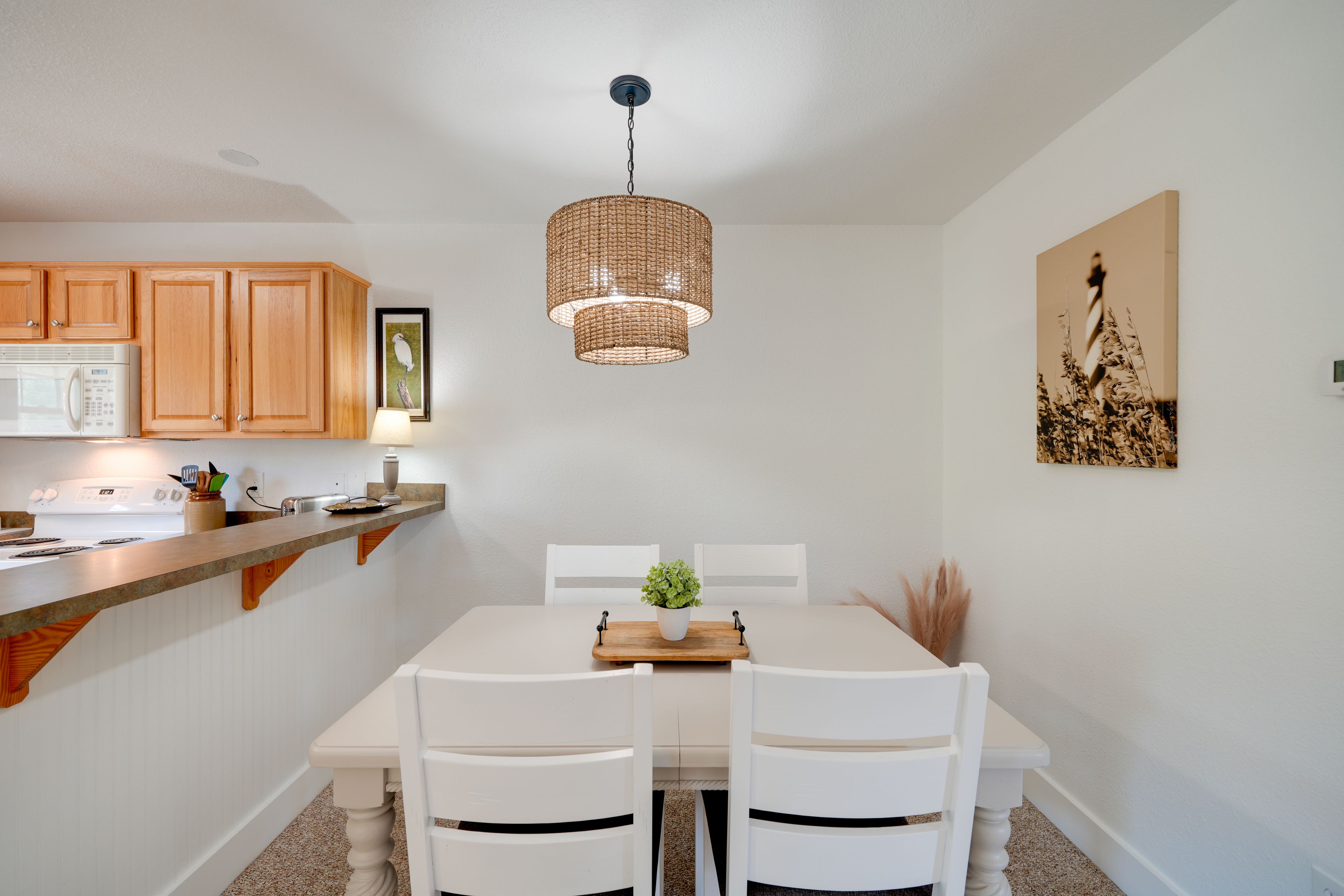 Dining Area | Dishware/Flatware Provided | 1st Floor