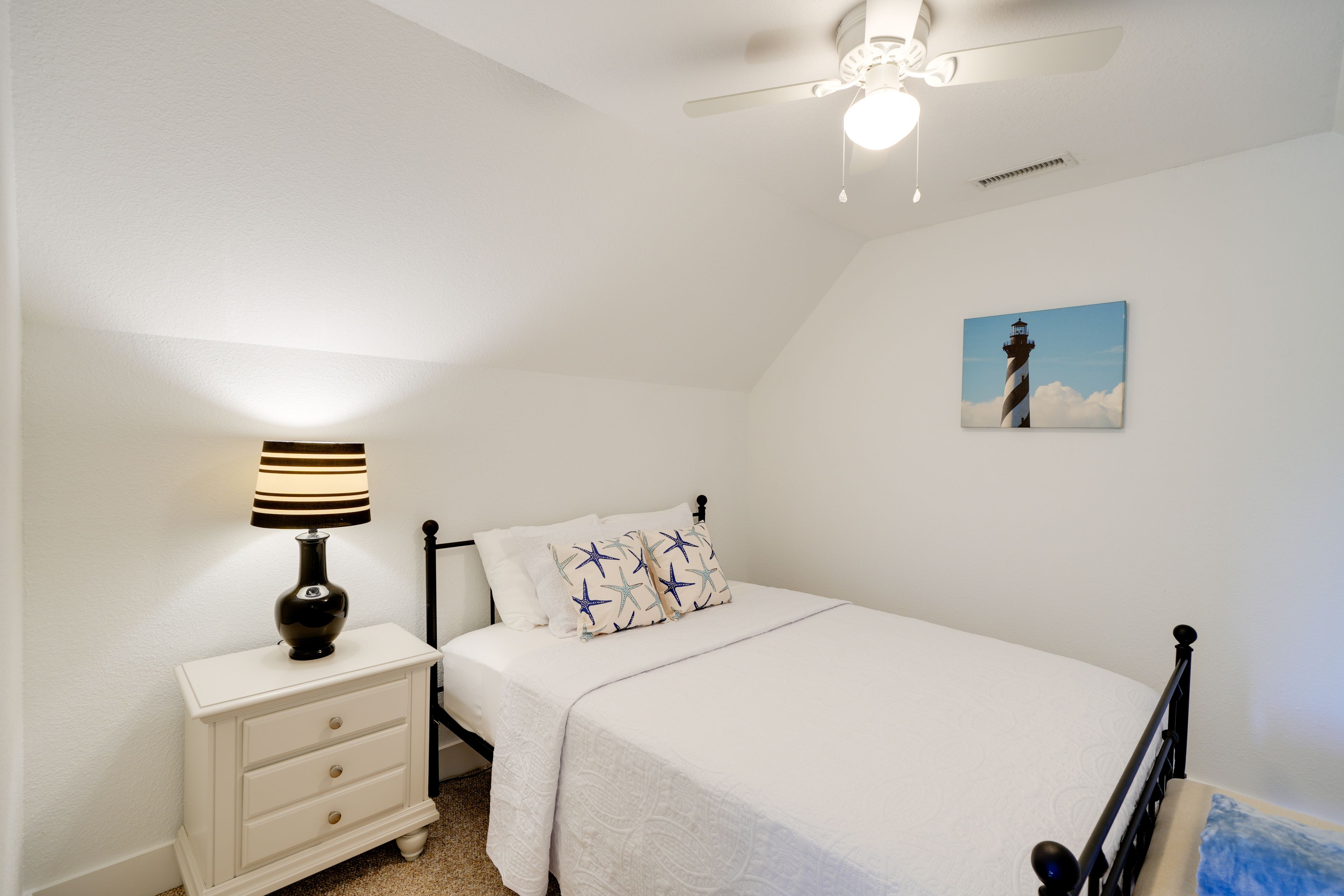 Bedroom 2 | Queen Bed | 2nd Floor