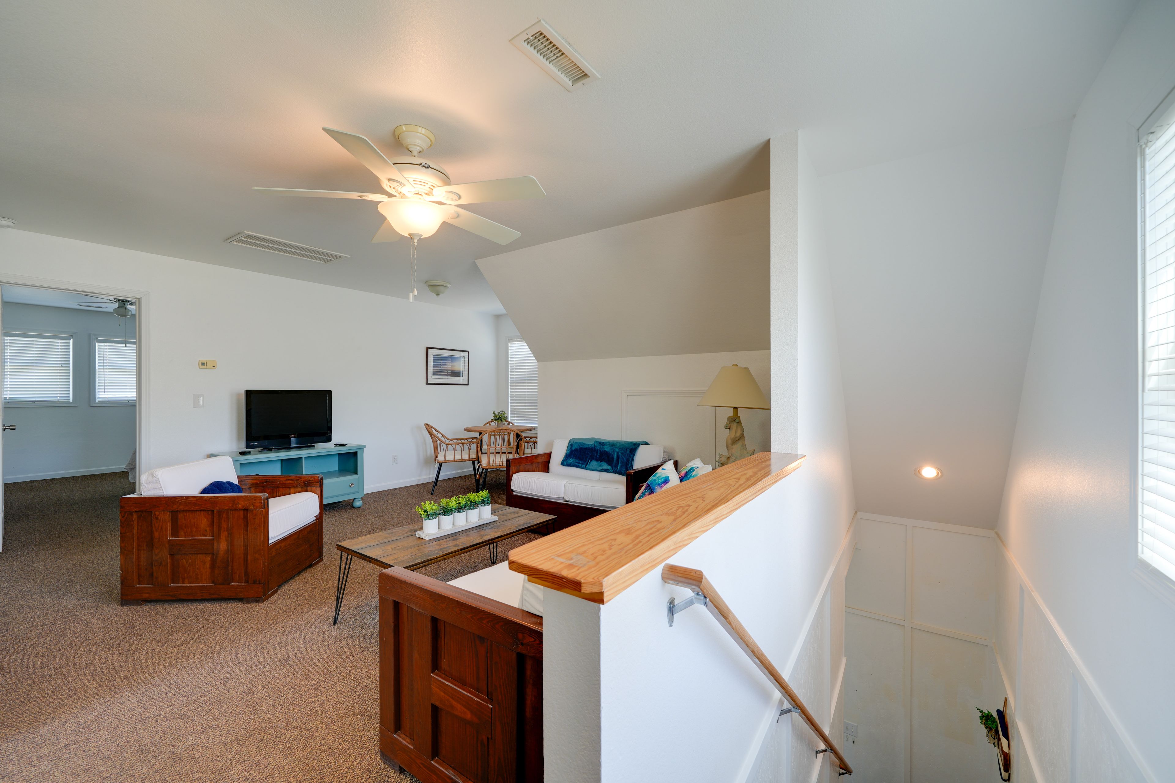 Living Room | Smart TV | Dining Area | 2nd Floor