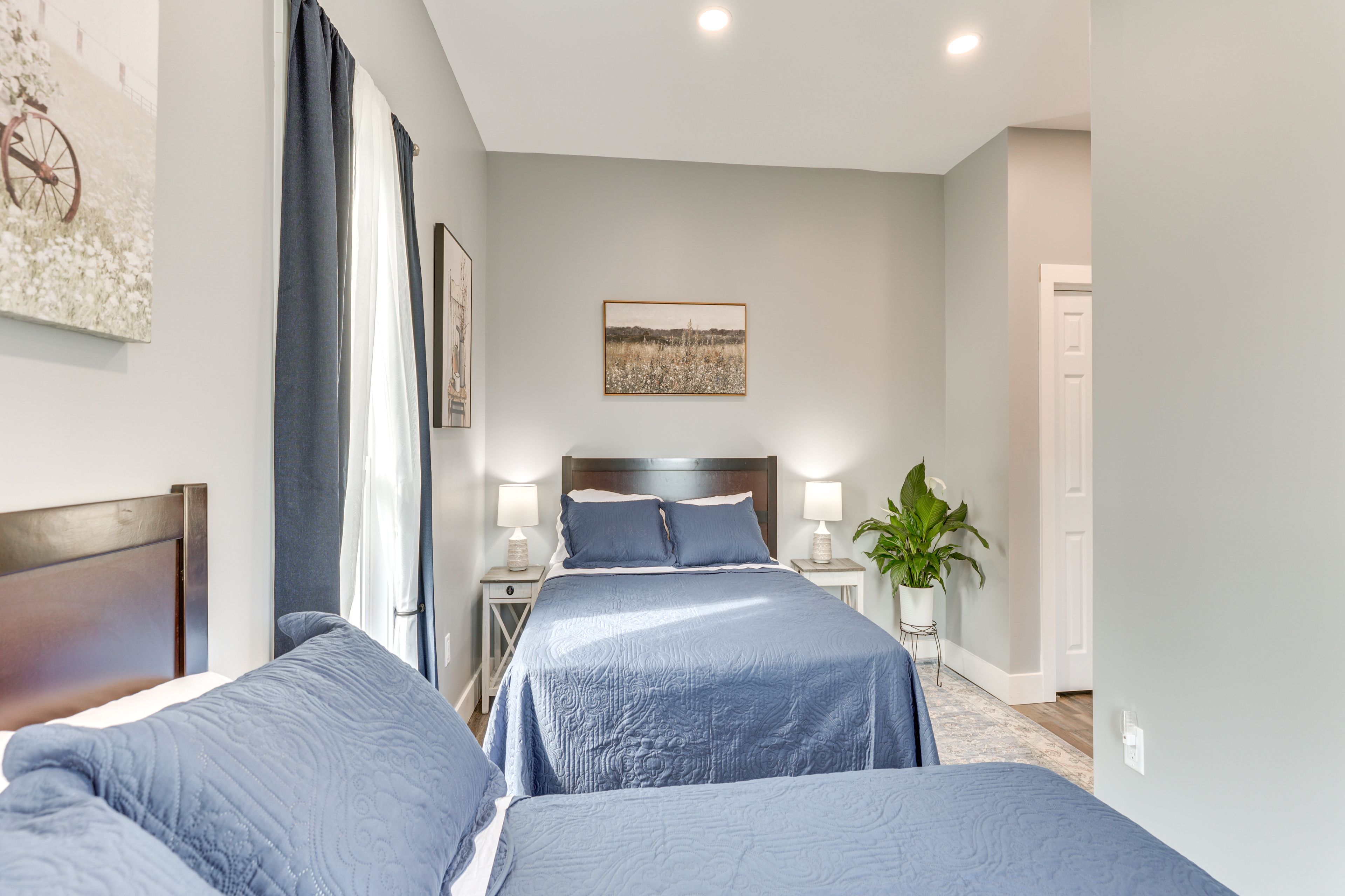 Bedroom 2 | Queen Bed | Full Bed
