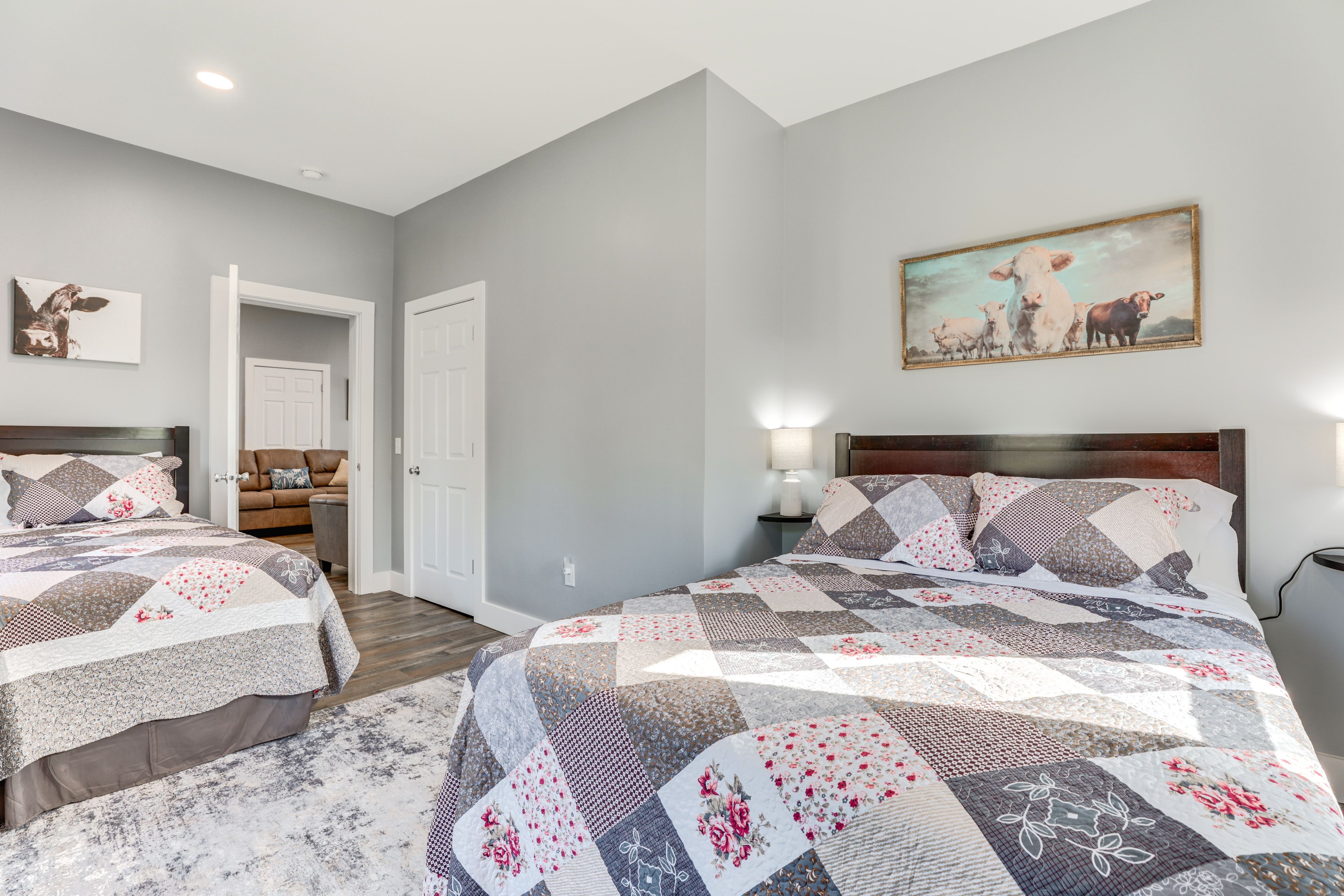 Bedroom 1 | Queen Bed | Twin Bed | Linens Provided