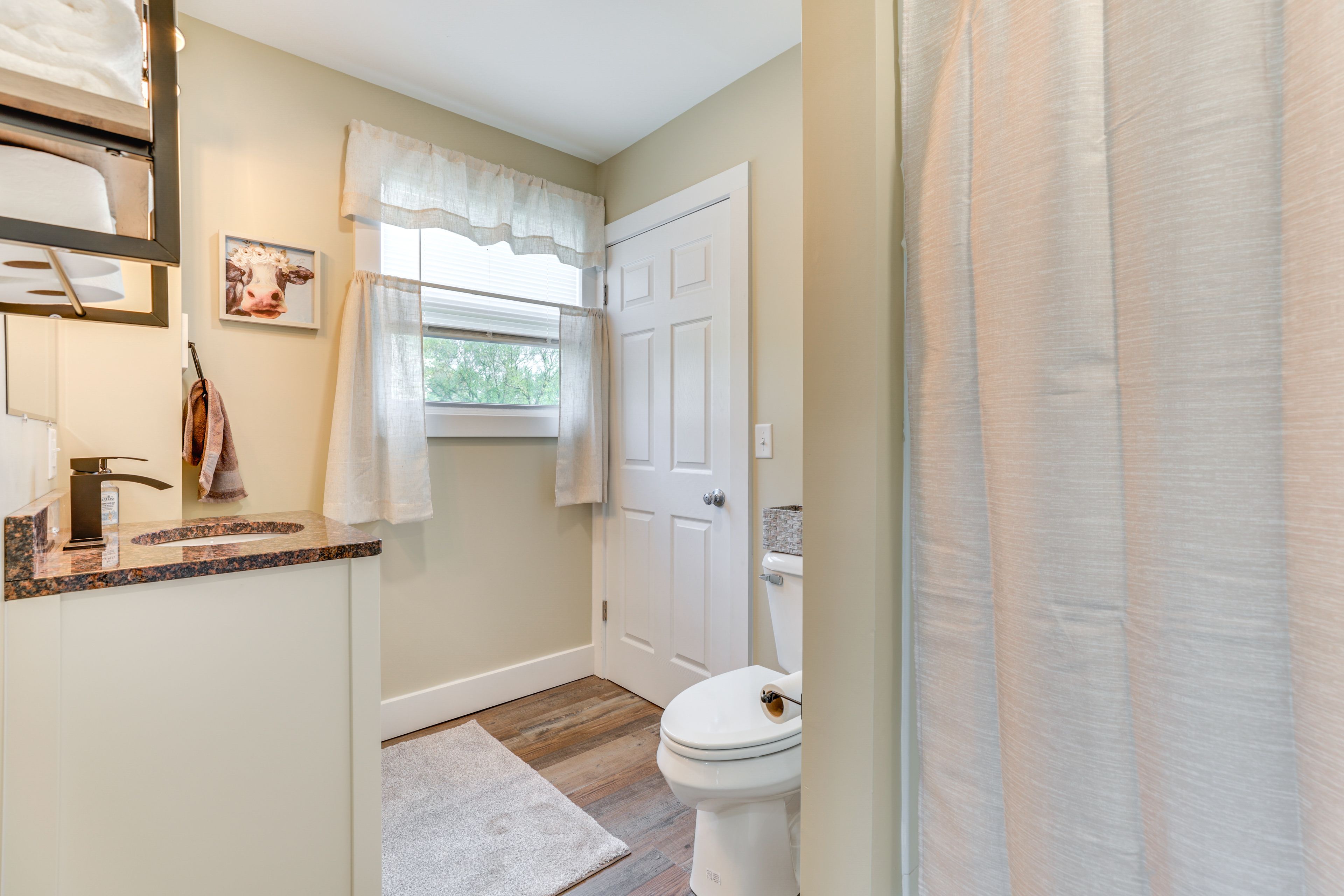 Full Bath | Complimentary Toiletries