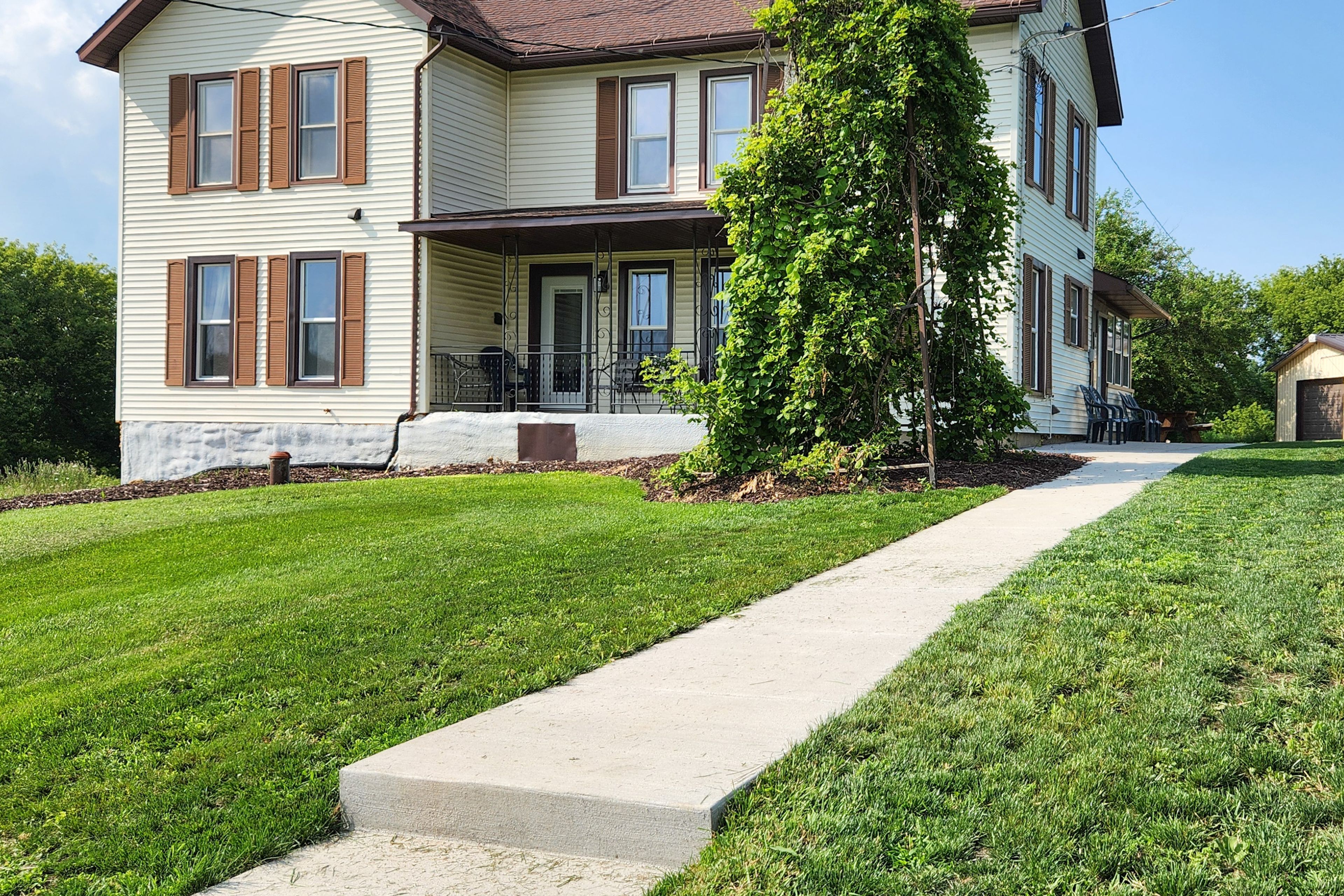 Exterior | Furnished Porch