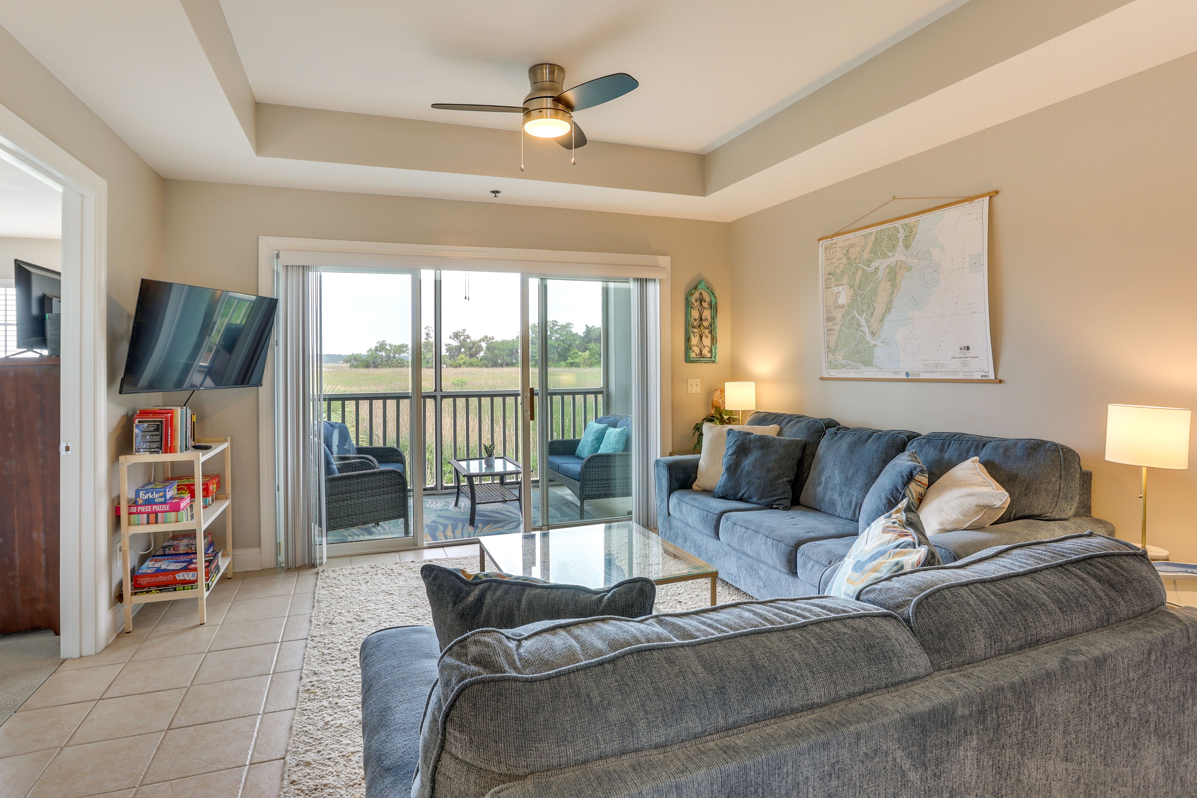 Living Room | Free WiFi | Smart TV | Central A/C | Books | Board Games