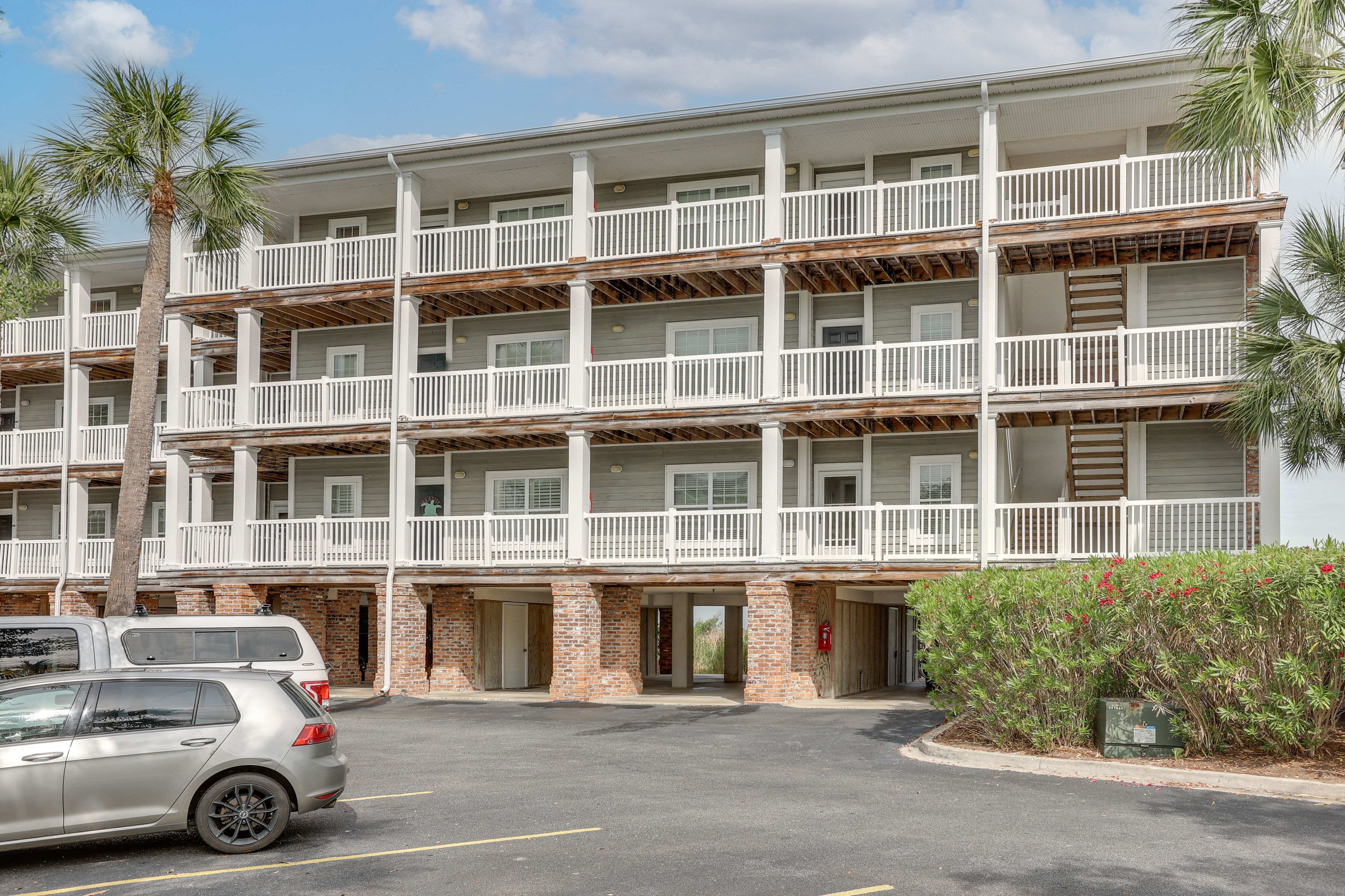 Parking | Open Community Parking Lot | Off-Site Trailer Parking Available