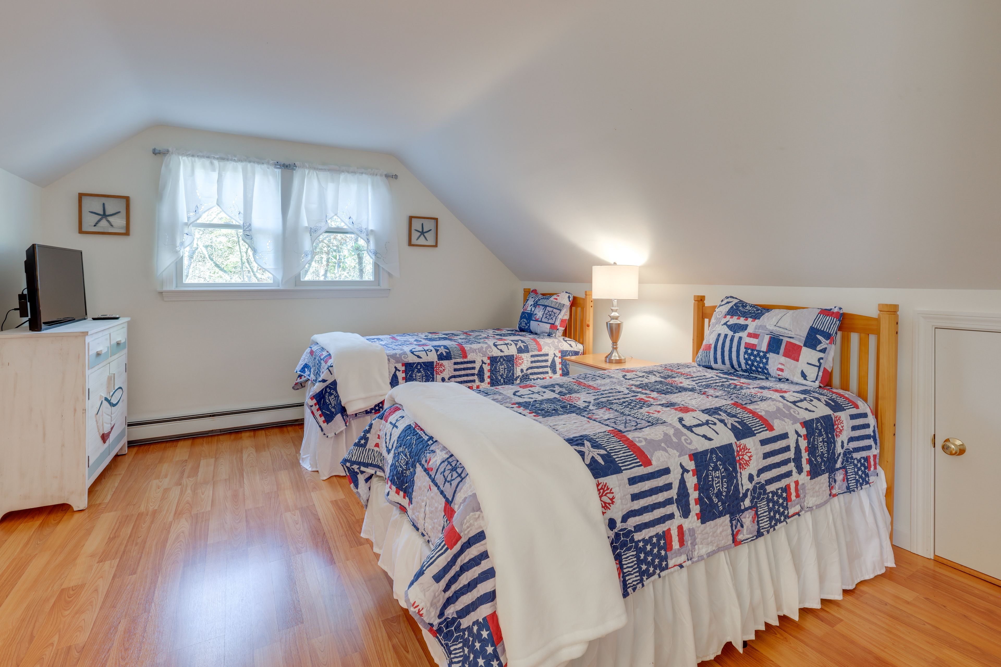 Bedroom 3 | 2 Twin Beds | 2nd Floor