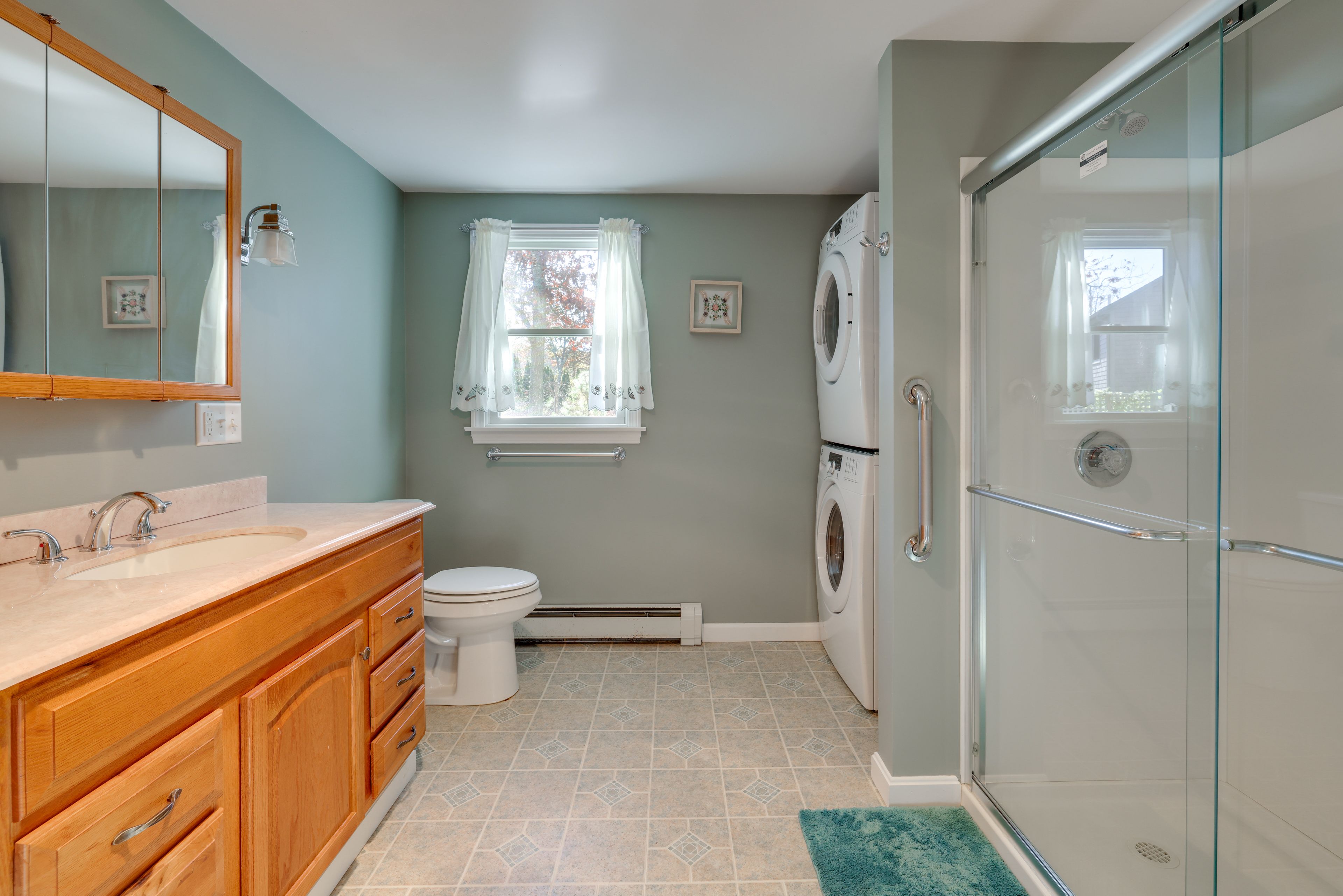 Full Bathroom | Towels Provided | Laundry | 1st Floor
