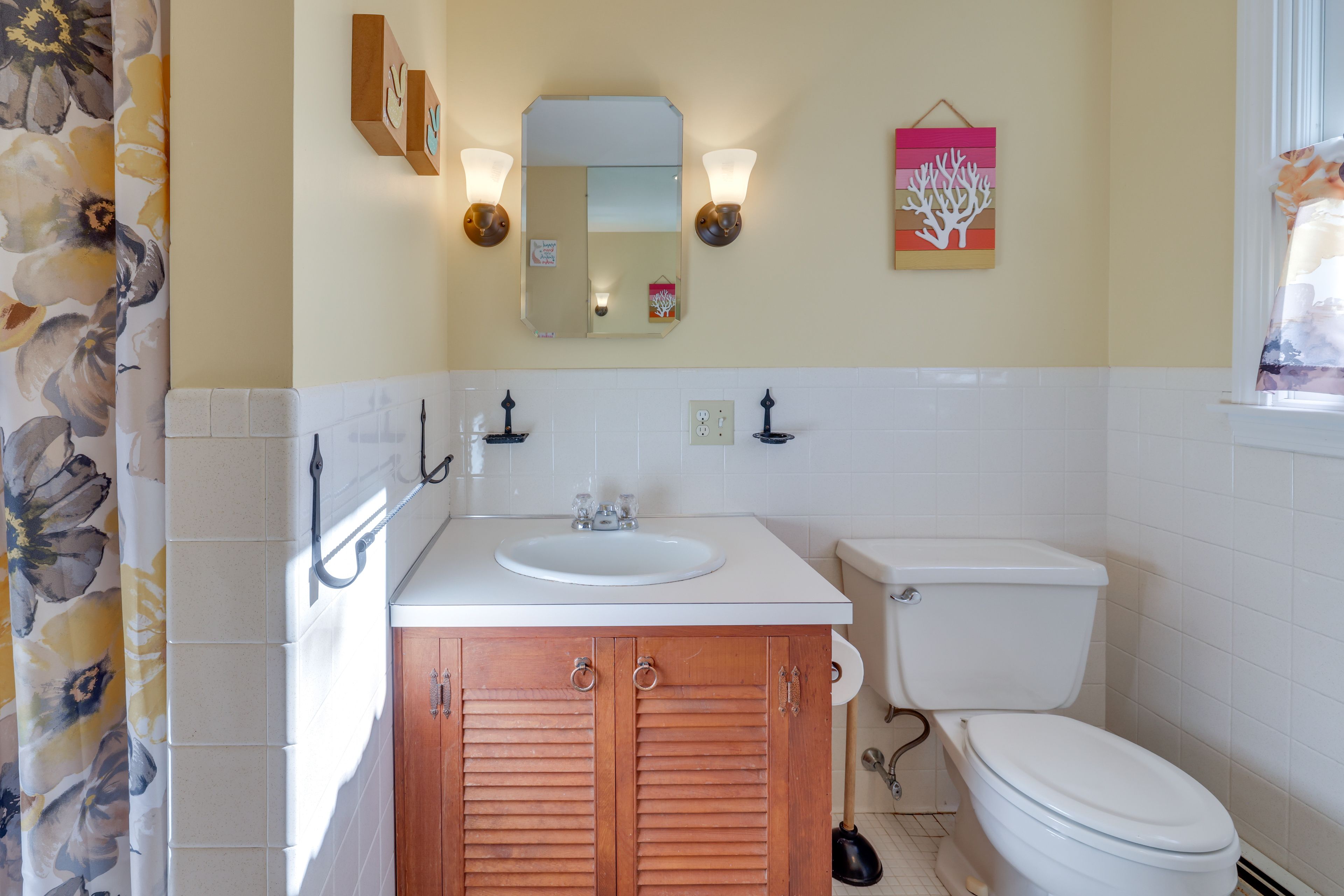 Full Bathroom | 2nd Floor