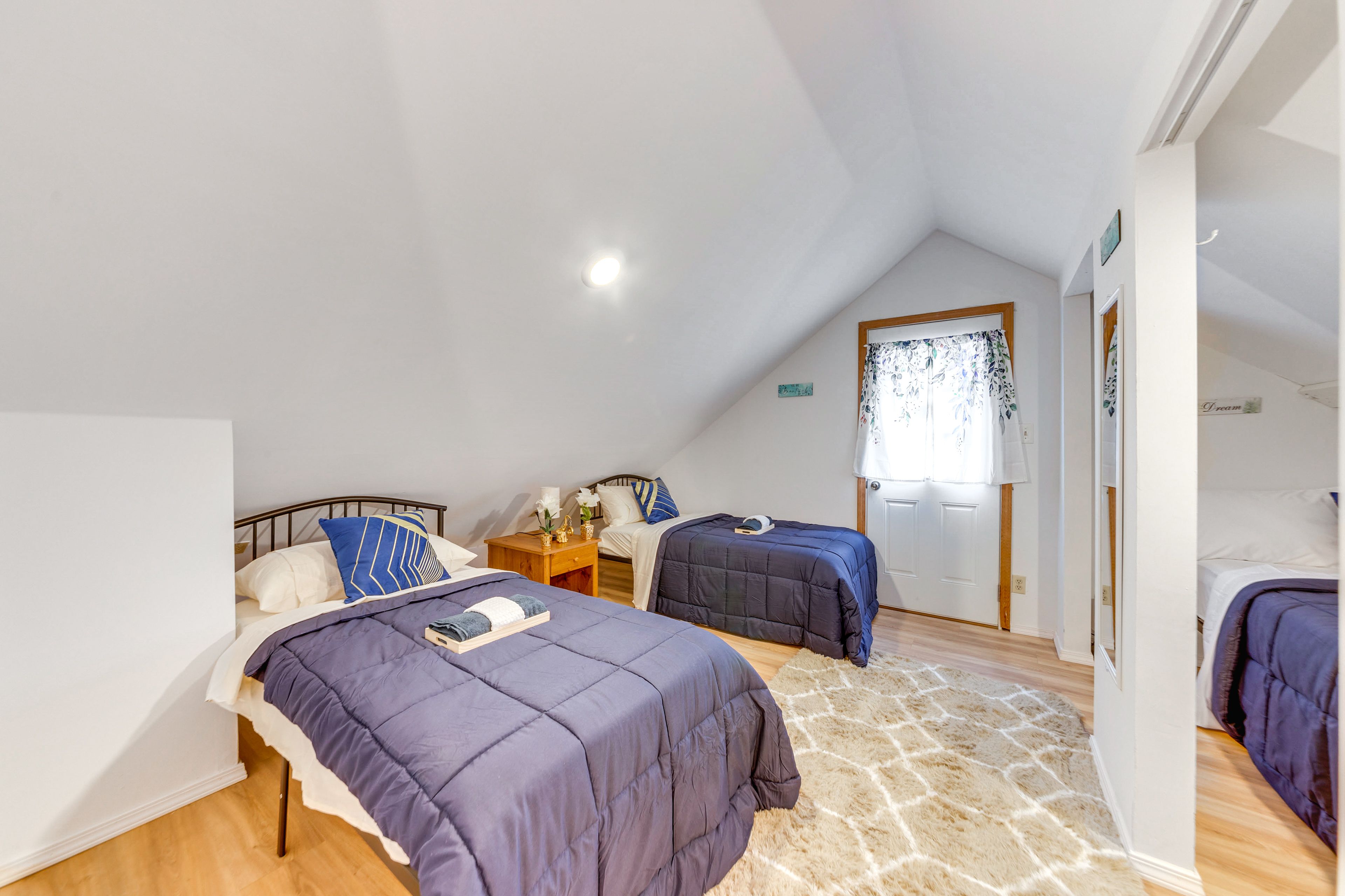 Bedroom 3 | Queen Bed | Full Bed | 2 Twin Beds | 2nd Floor