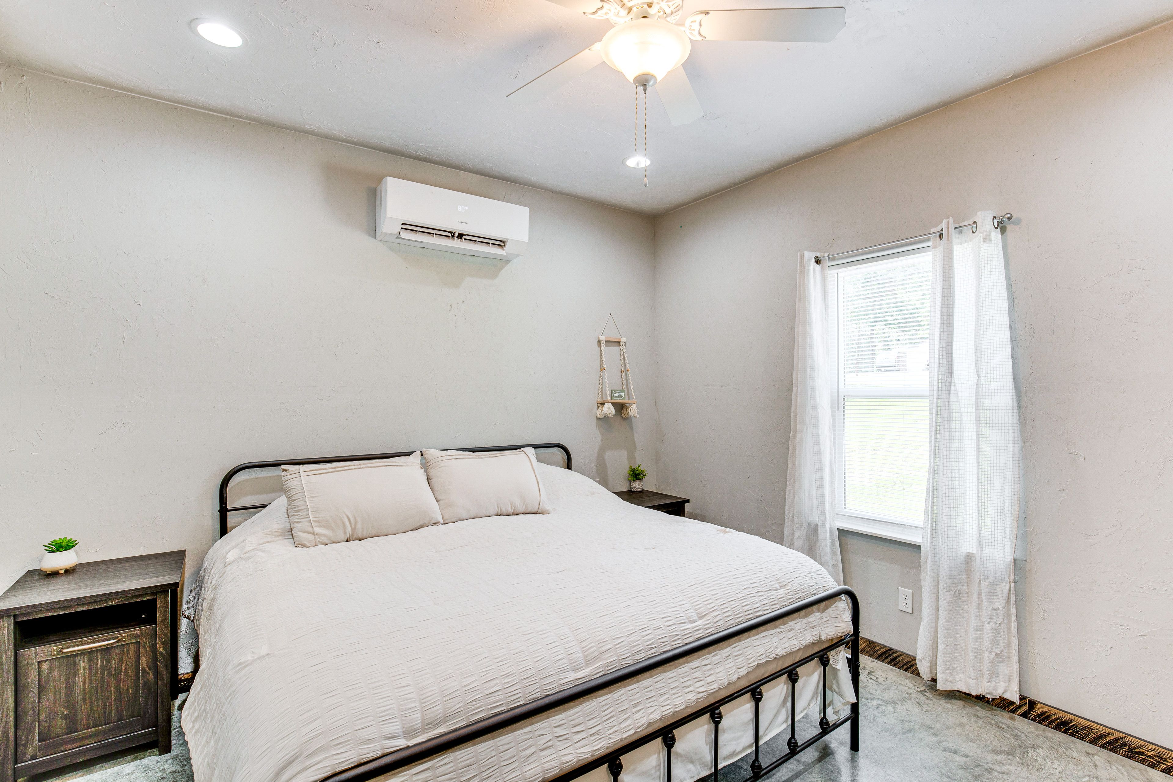 Bedroom 1 | King Bed | Linens Provided
