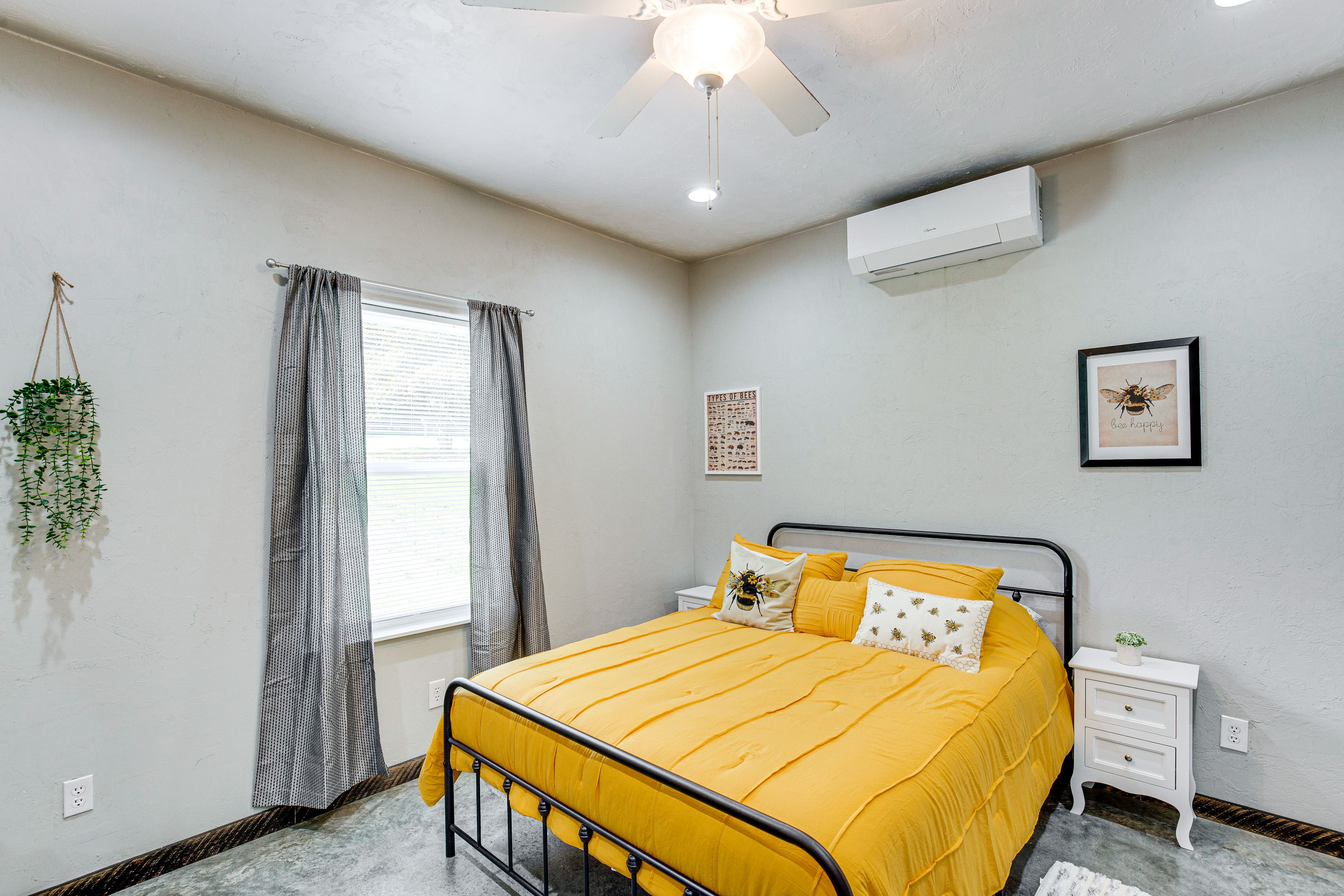 Bedroom 2 | Queen Bed