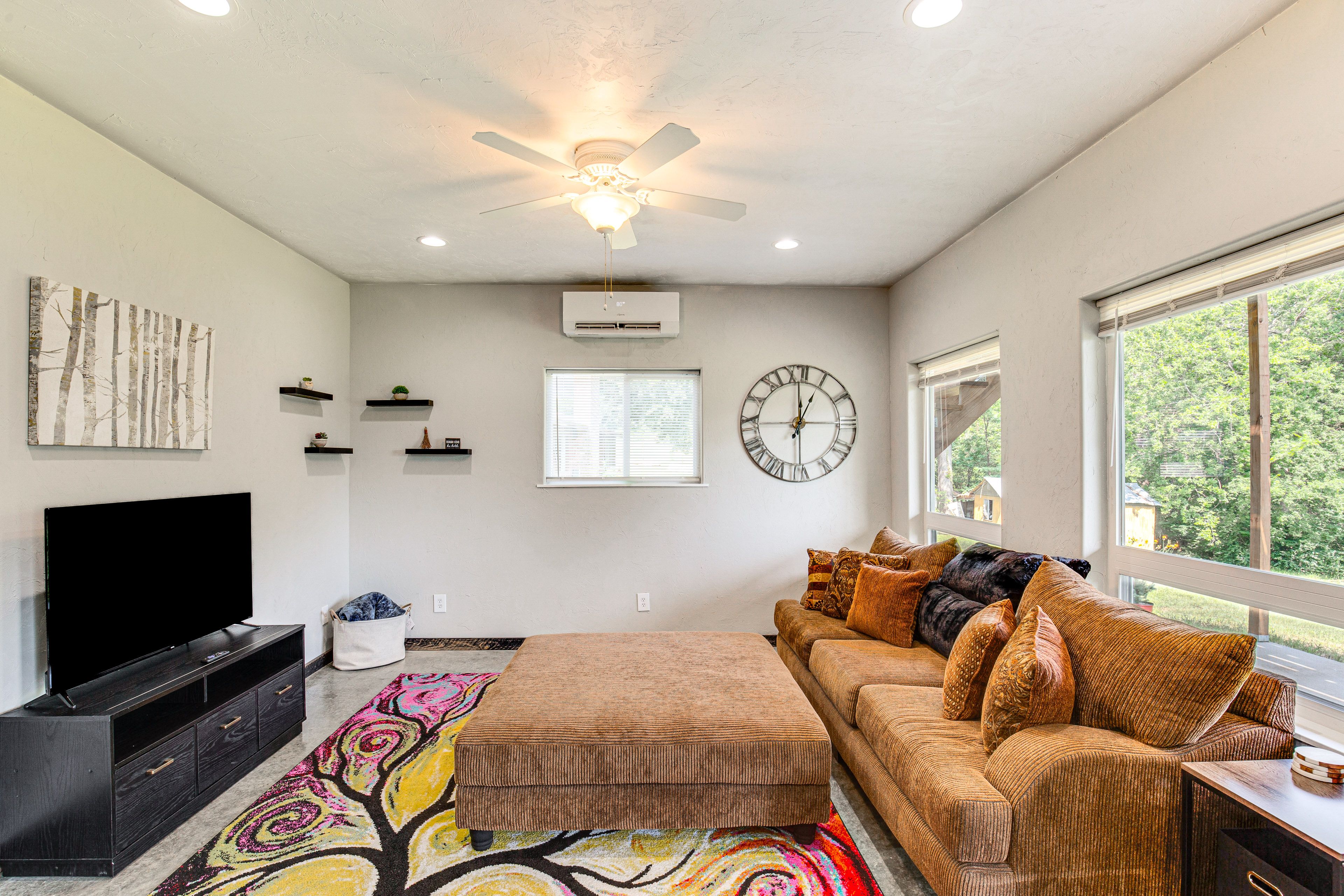 Living Room | Flat-Screen TV | Single-Story Unit