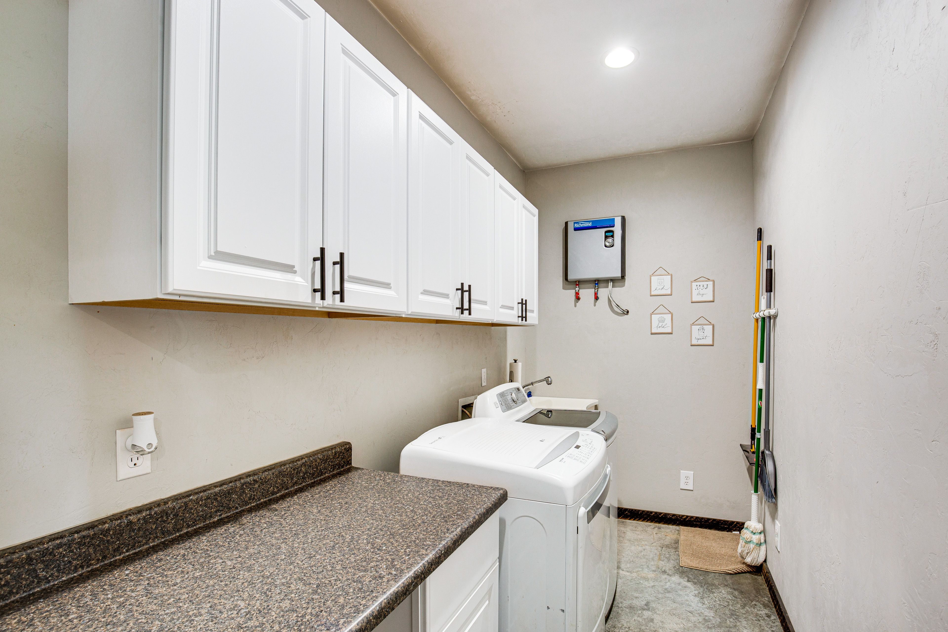 Laundry Room | Washer & Dryer