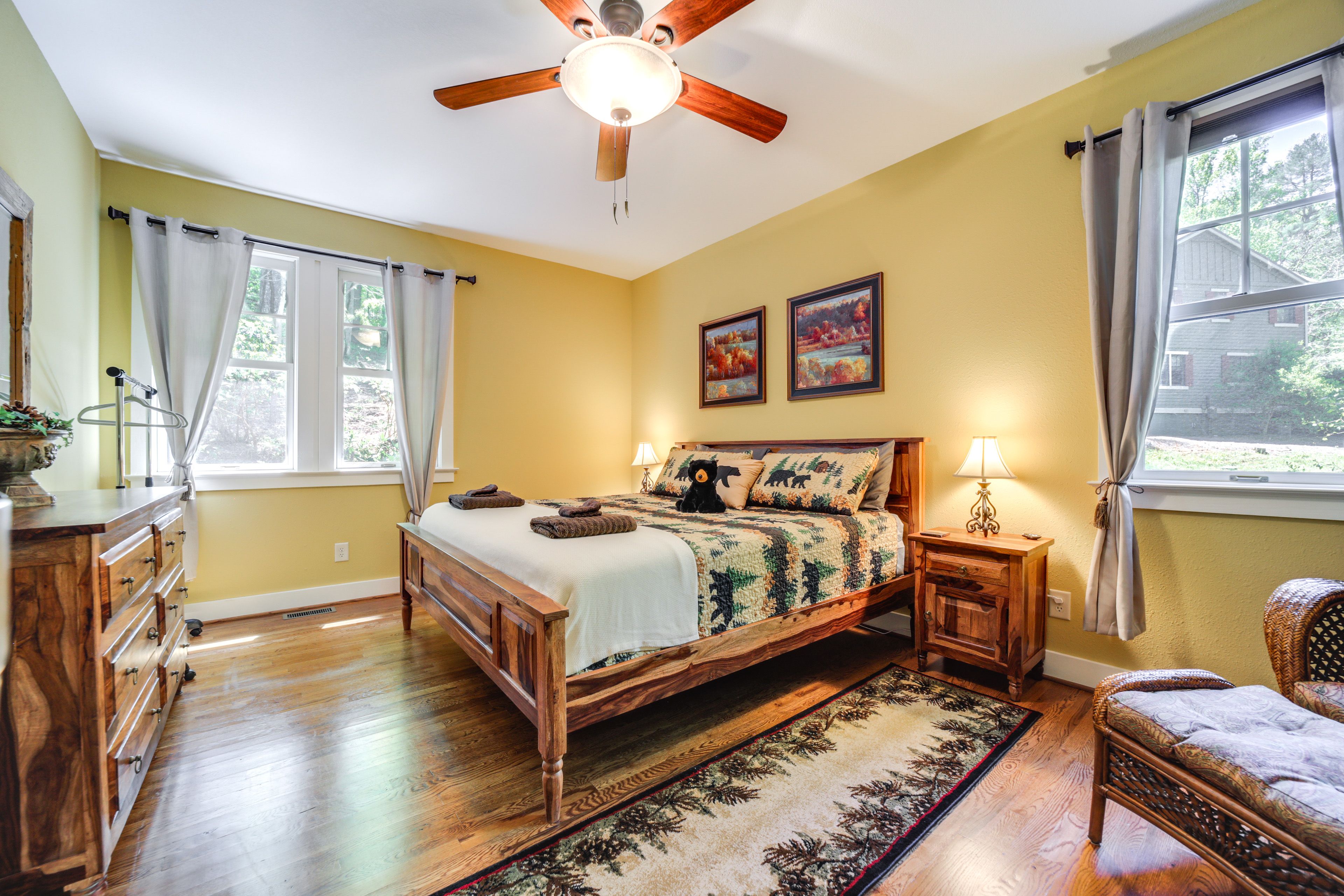 Bedroom 1 | King Bed | Linens Provided | En-Suite Bathroom
