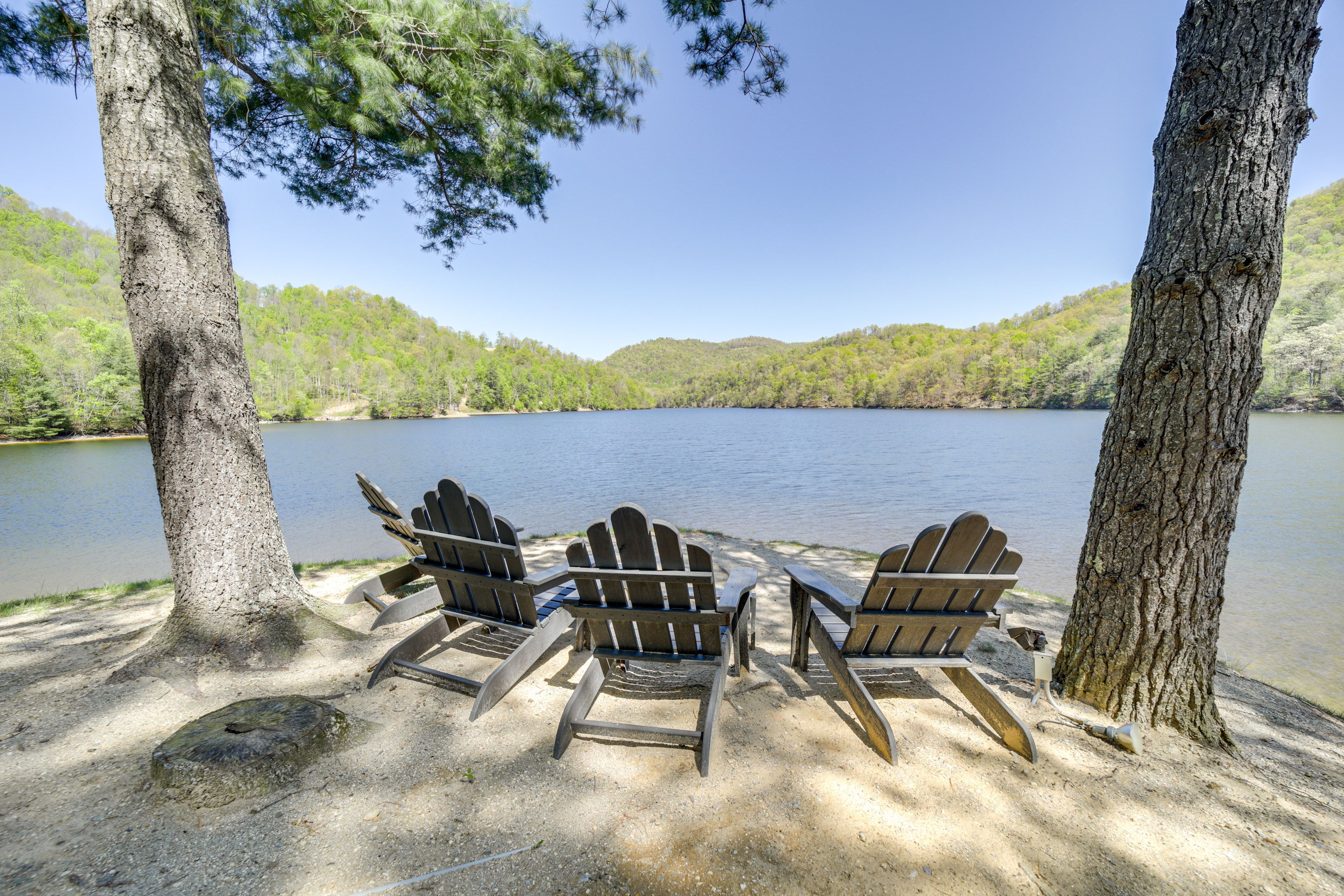 Bear Lake Reserve Community Amenities | Lake Access | Seating Area