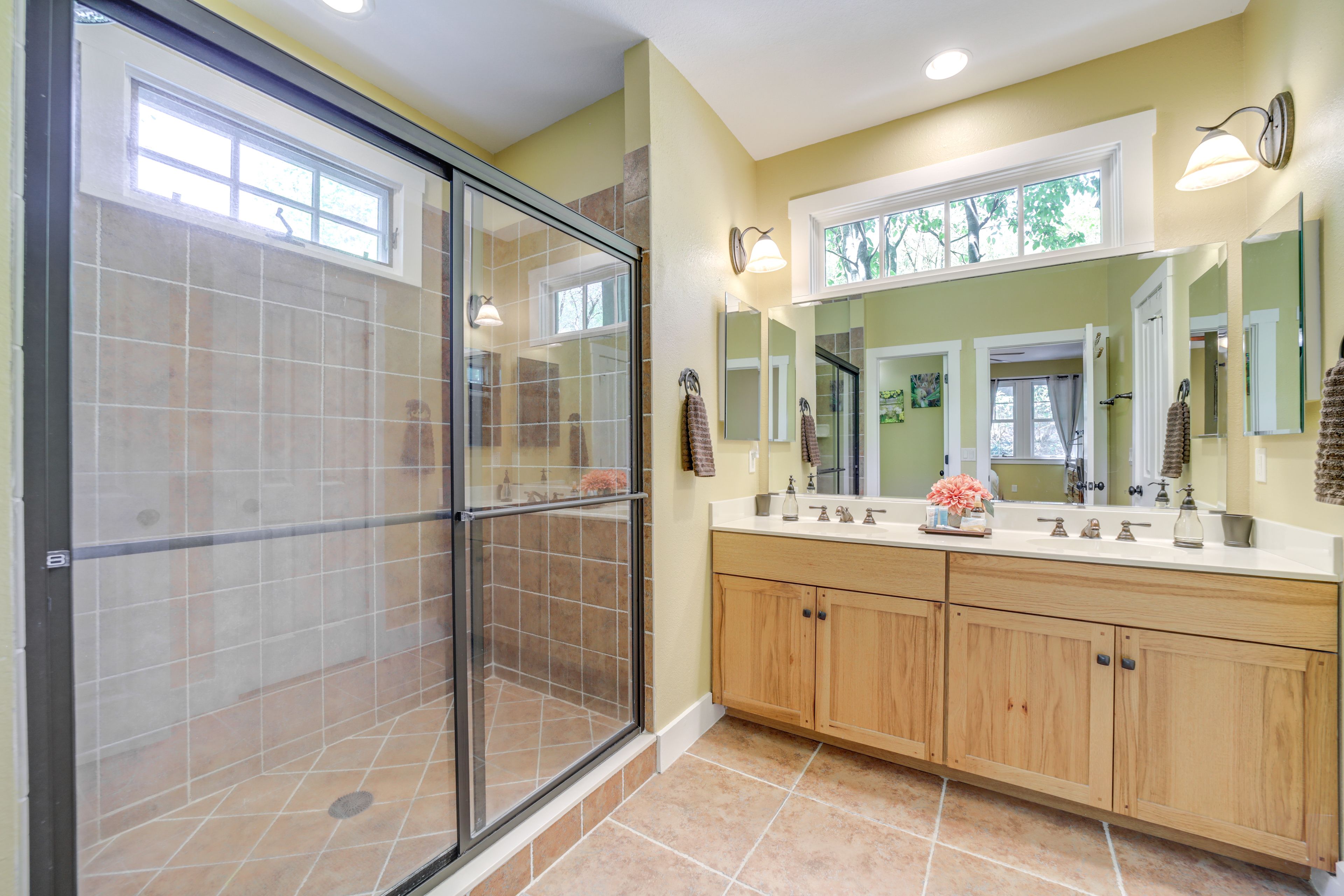 En-Suite Bathroom | Towels Provided | Complimentary Toiletries