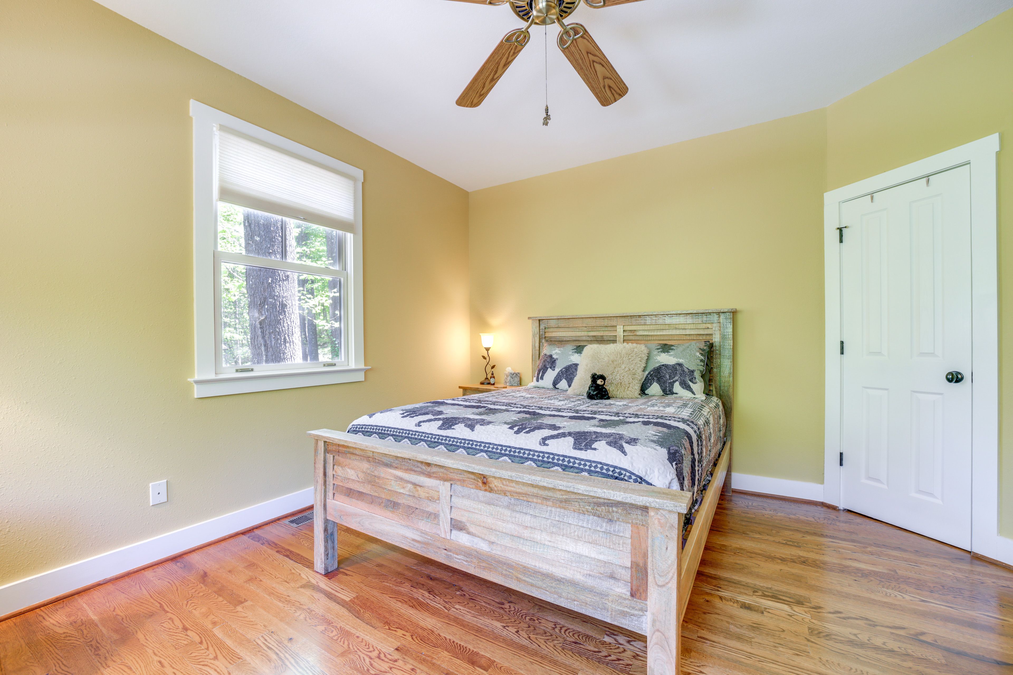 Bedroom 2 | Queen Bed
