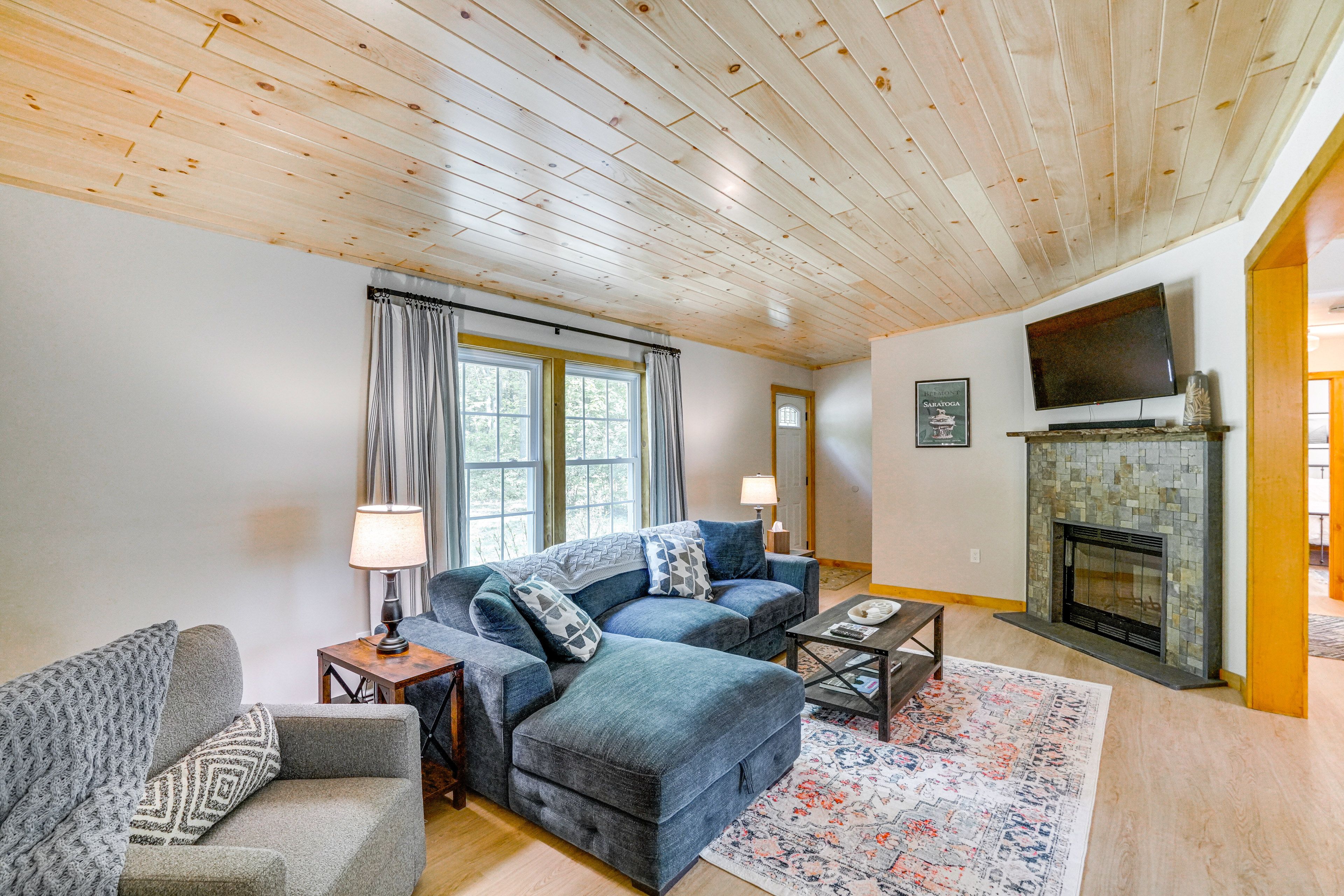 Living Room | Full Sleeper Sofa | 55" Smart TV | Free WiFi