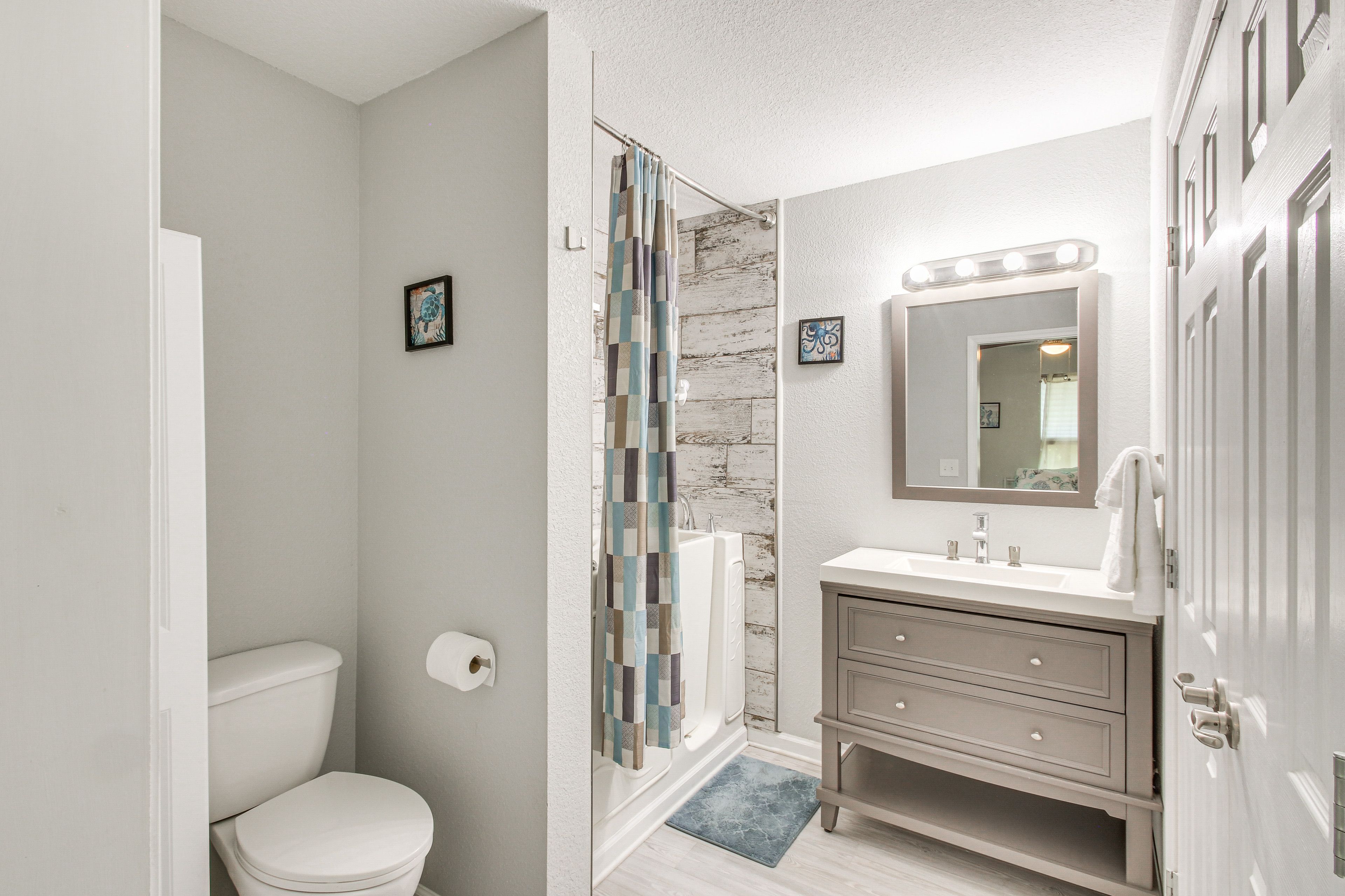 Full Bath | Complimentary Toiletries