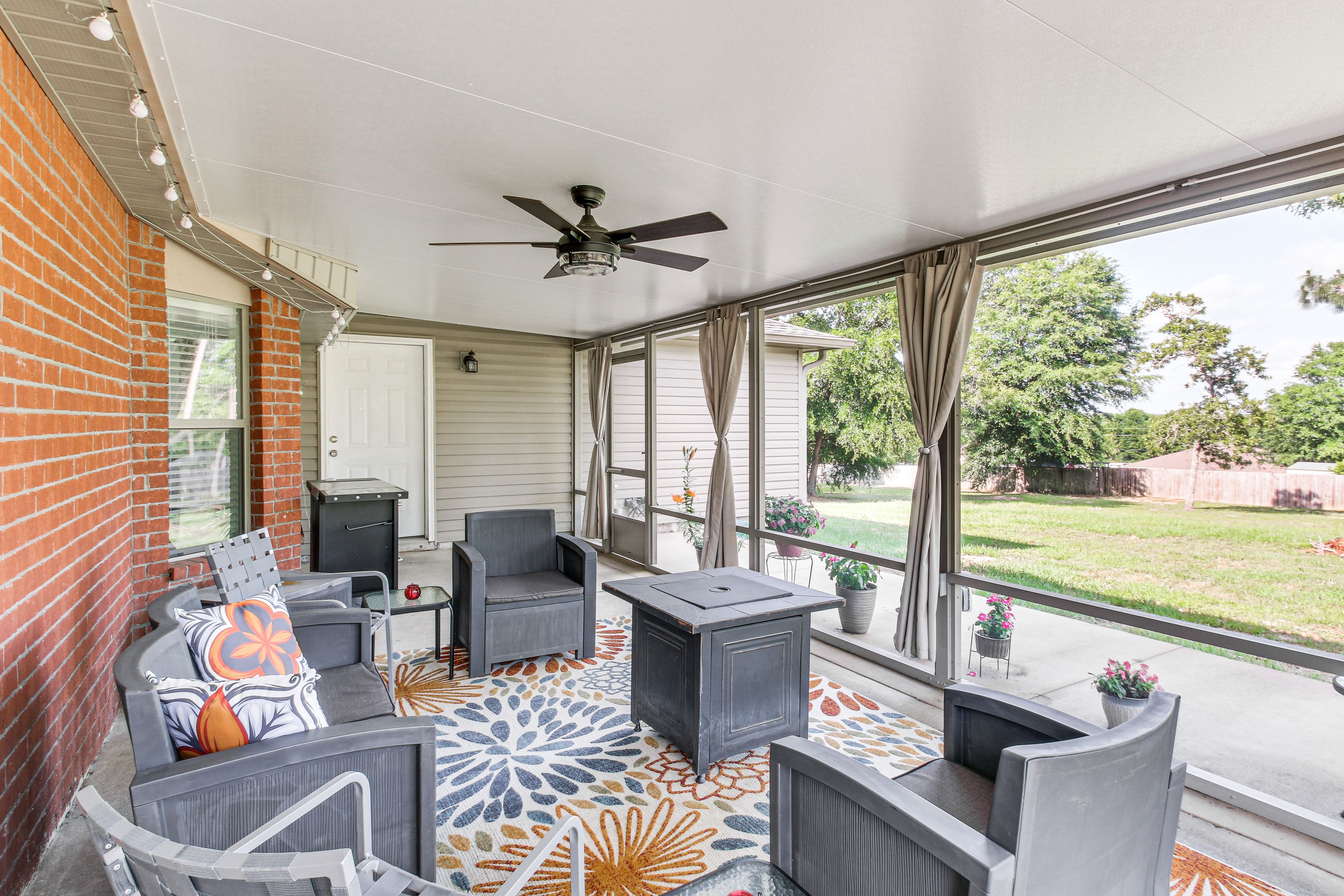 Screened-In Porch | Gas Grill | Fire Pit