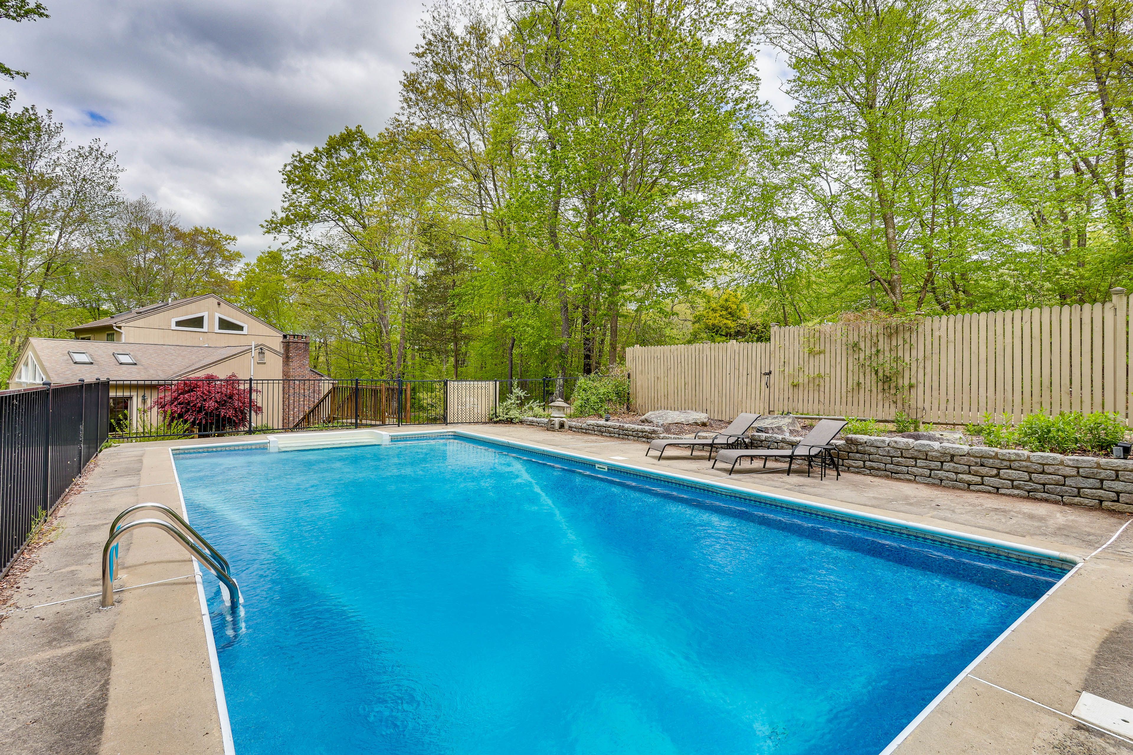 Killingworth Vacation Rental | 4BR | 2BA | 2,034 Sq Ft | Stairs Required