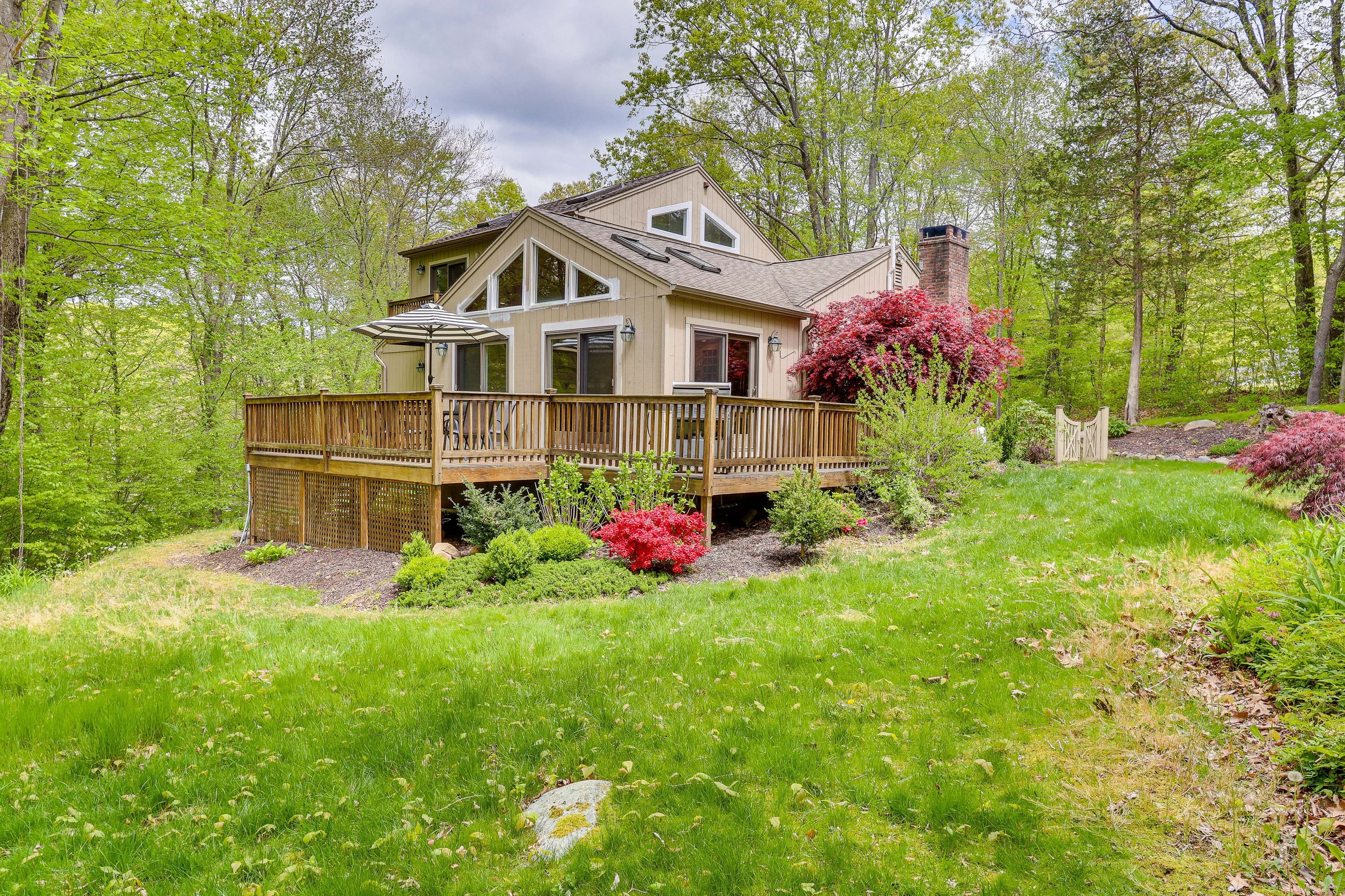 Yard | Private Deck | Outdoor Dining Area