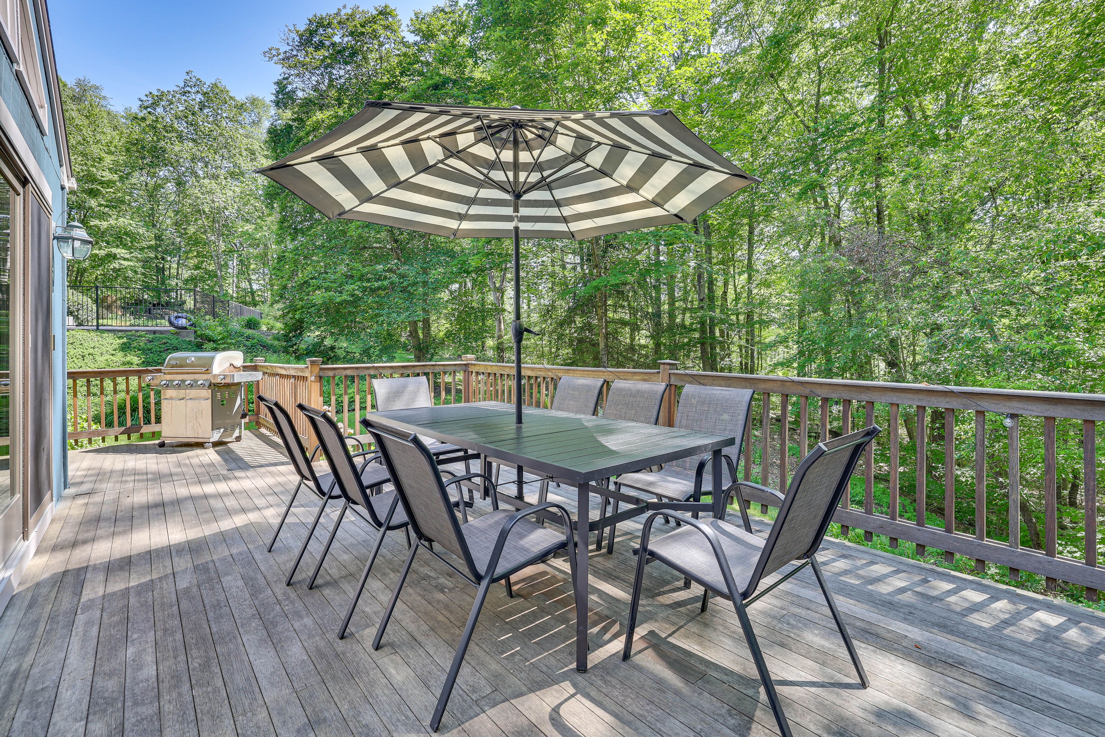 Deck | Gas Grill (Propane Provided) | Outdoor Seating & Dining
