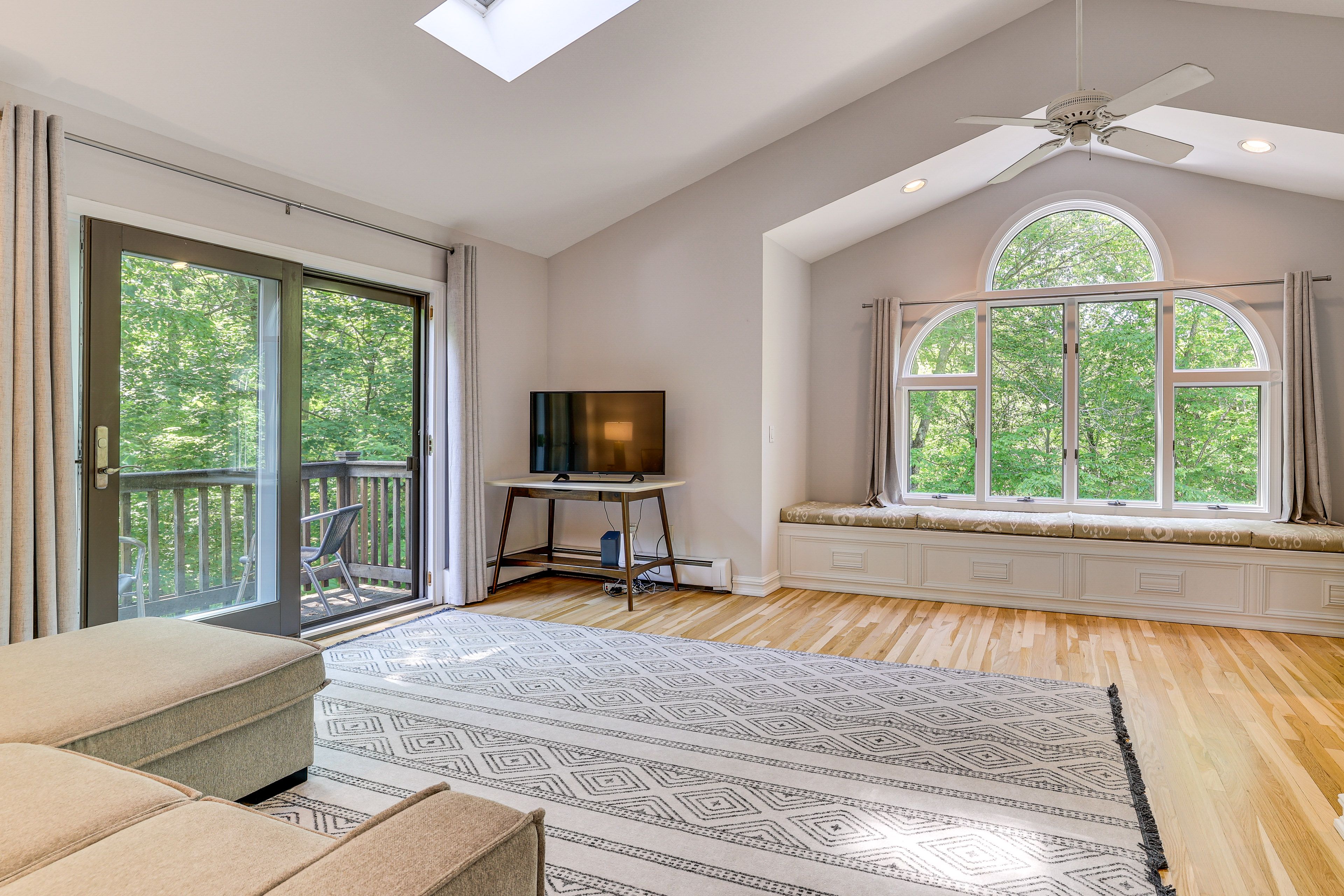 Bedroom 4 (Loft) | Full Sleeper Sofa | Flat-Screen TV | Board Games