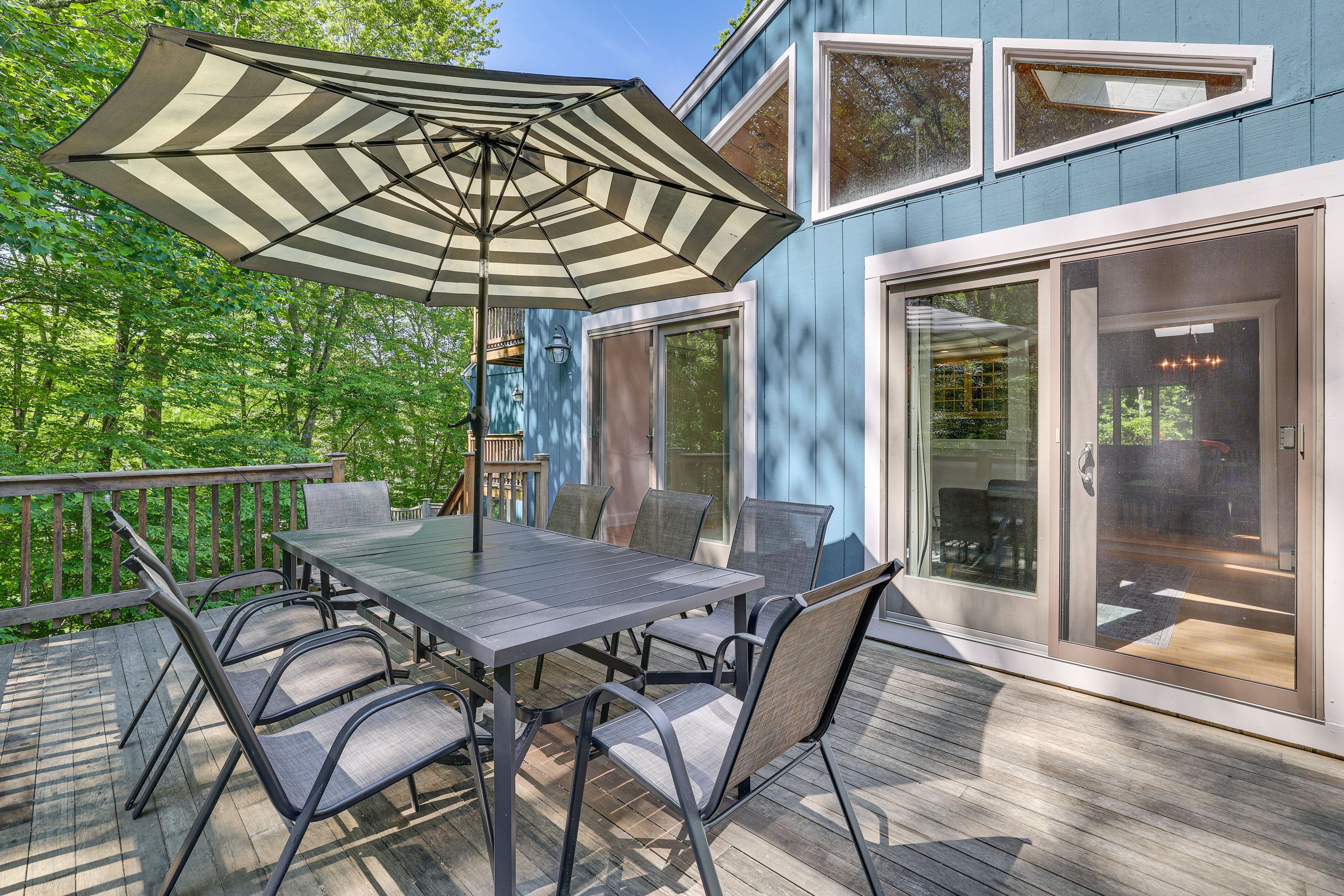 Deck | Gas Grill | Outdoor Dining Set