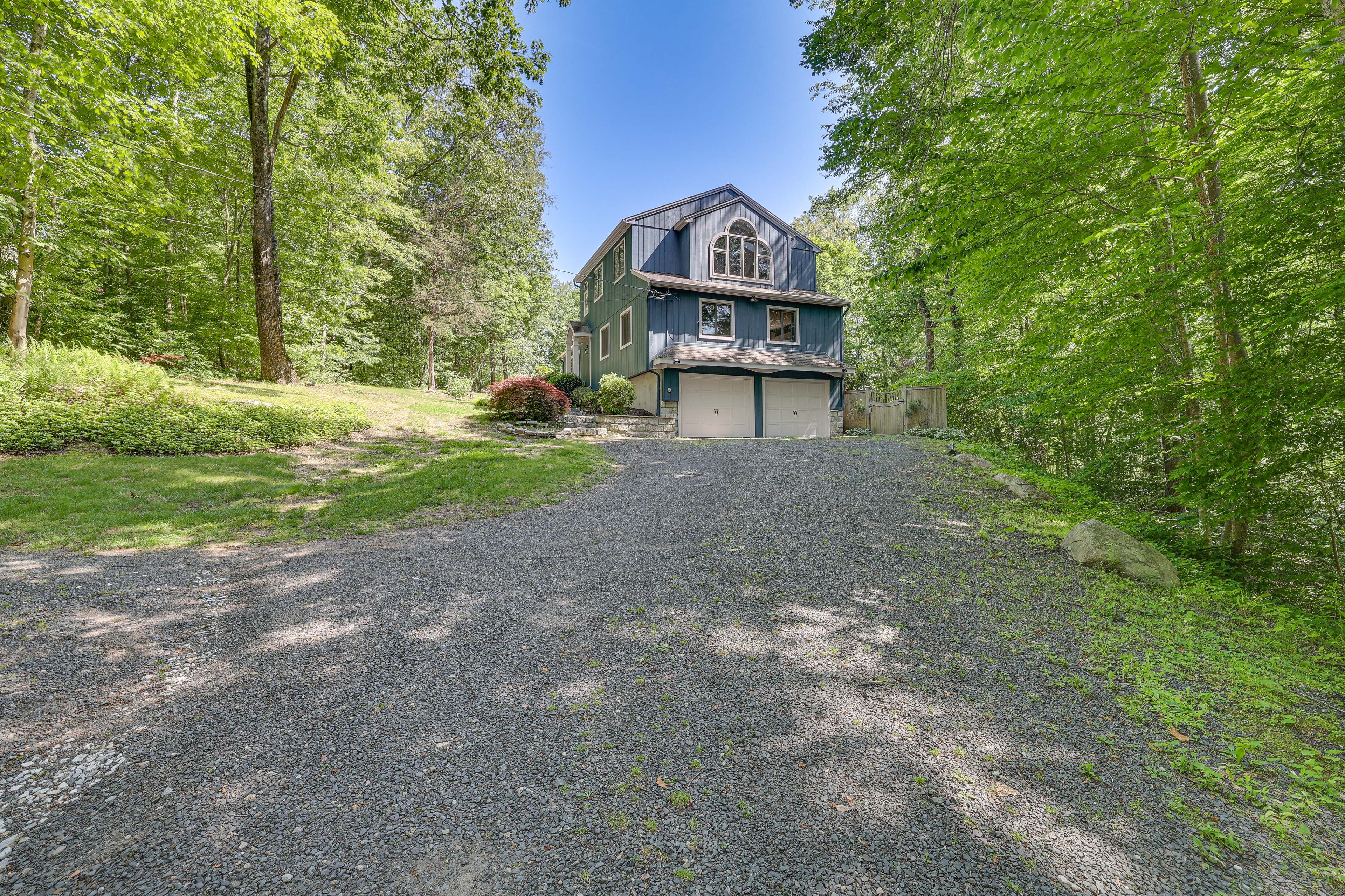 Parking | Garage (2 Vehicles) | Driveway (3 Vehicles)