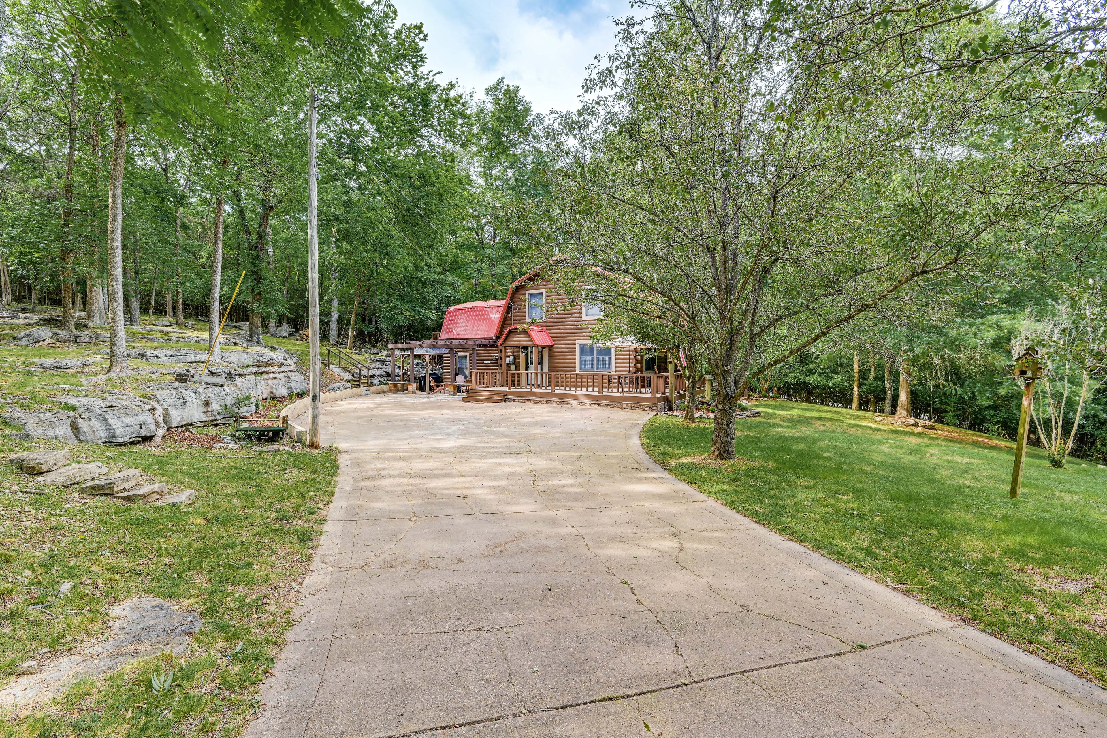 Exterior | Driveway (4 Vehicles)