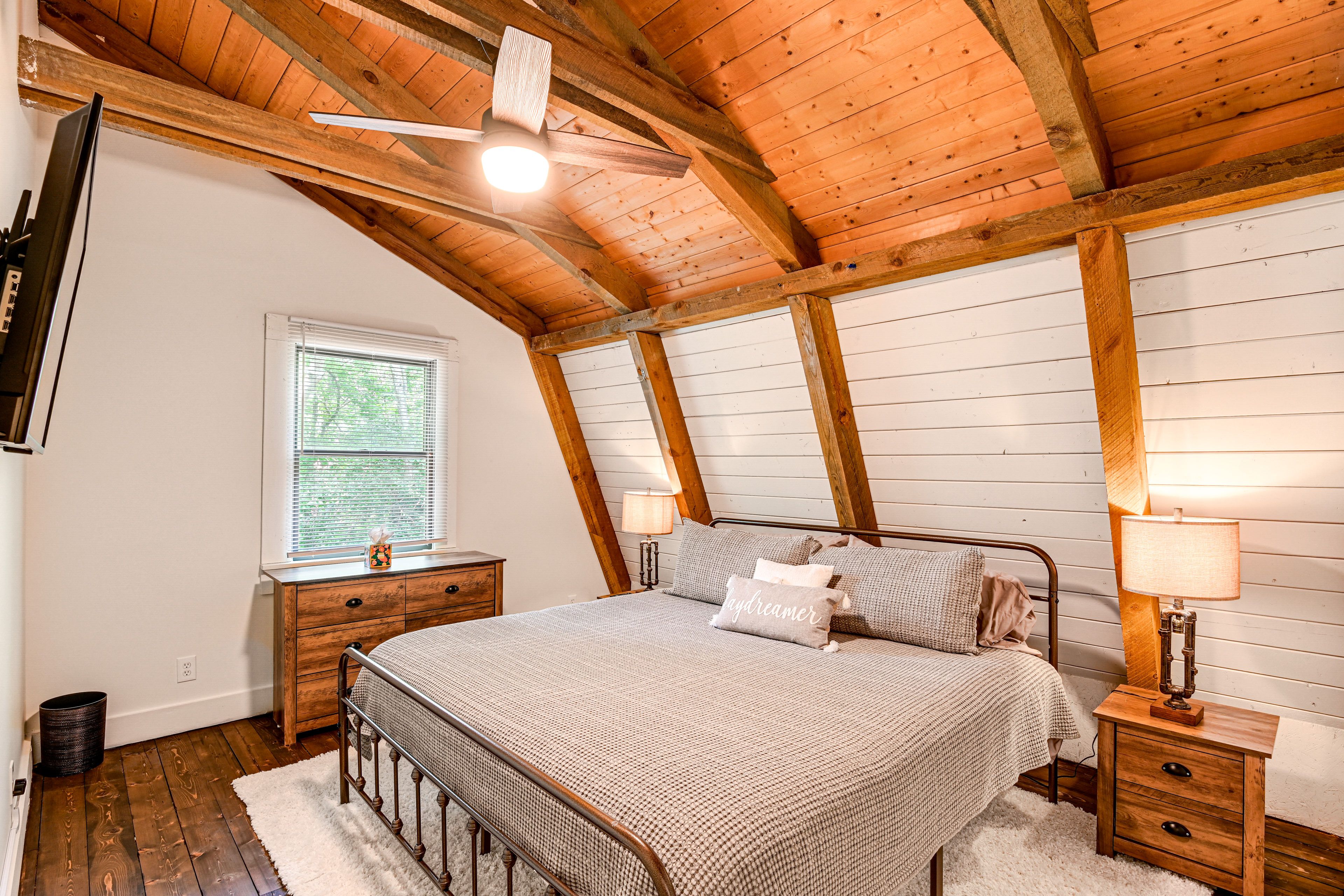 Bedroom 2 | King Bed | Upper Level