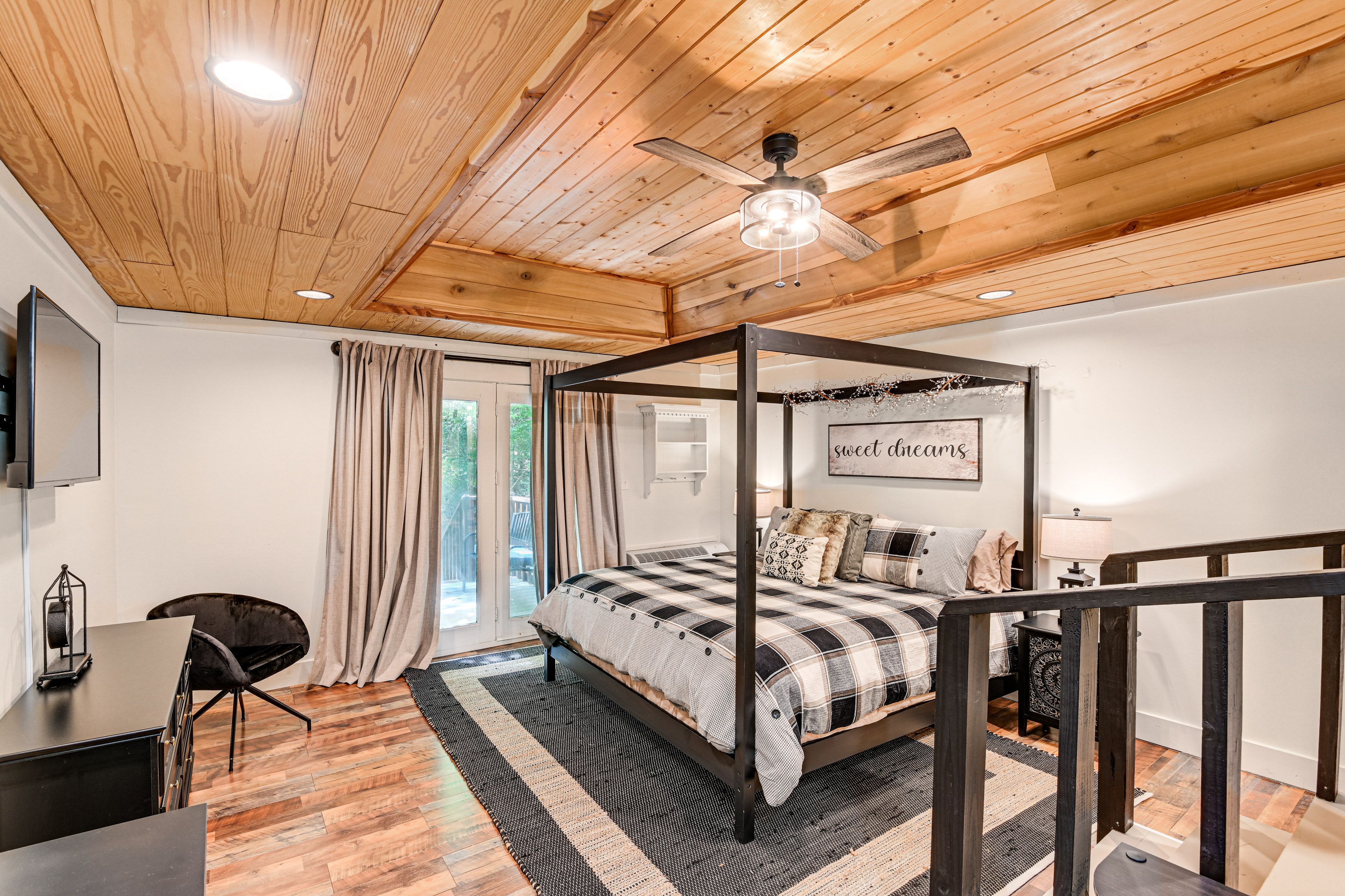 Bedroom 1 | King Bed | Linens Provided | Lower Level