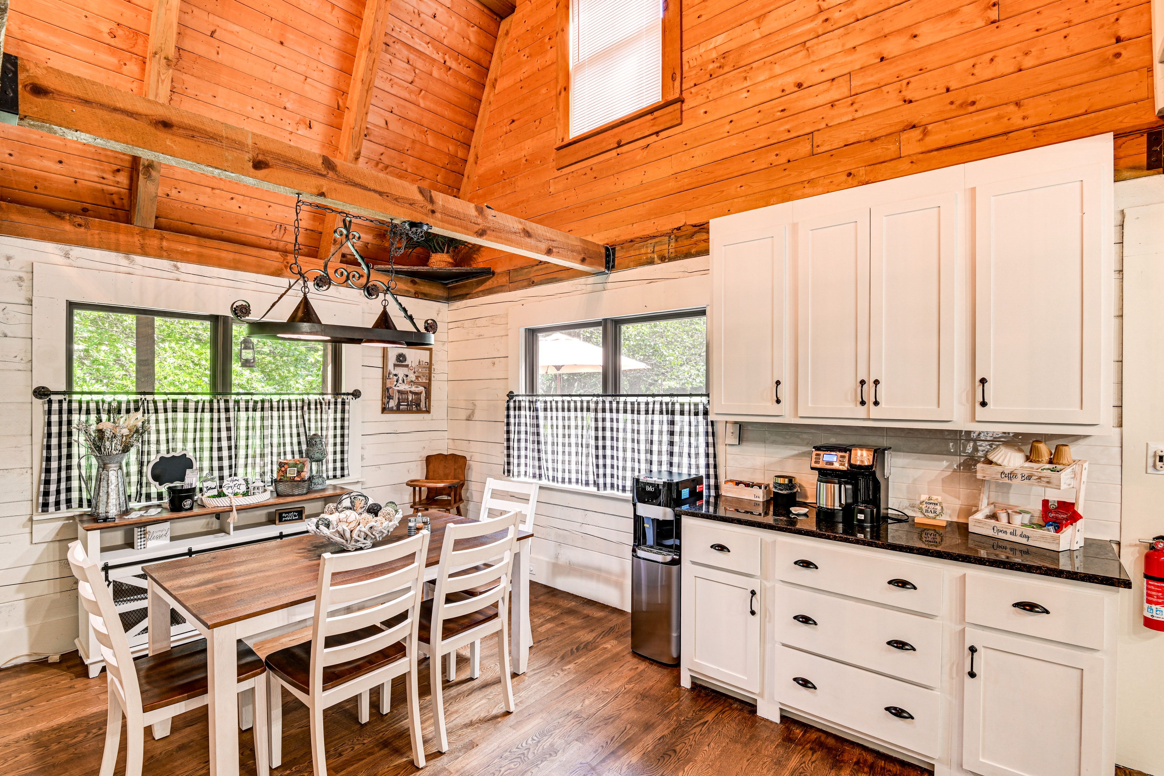 Dining Area | Dishware/Flatware Provided | Main Level