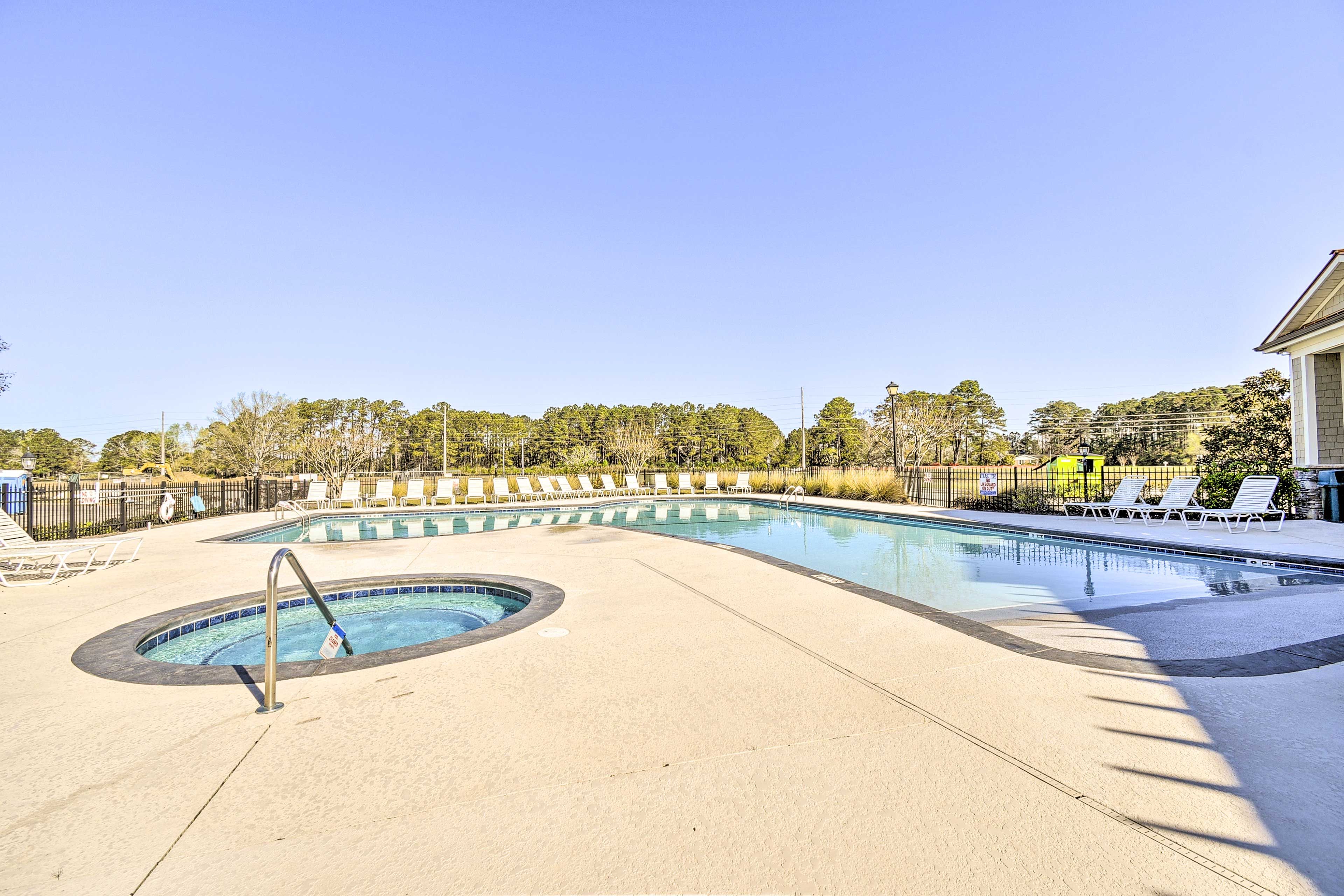 Outdoor Pools & Hot Tubs