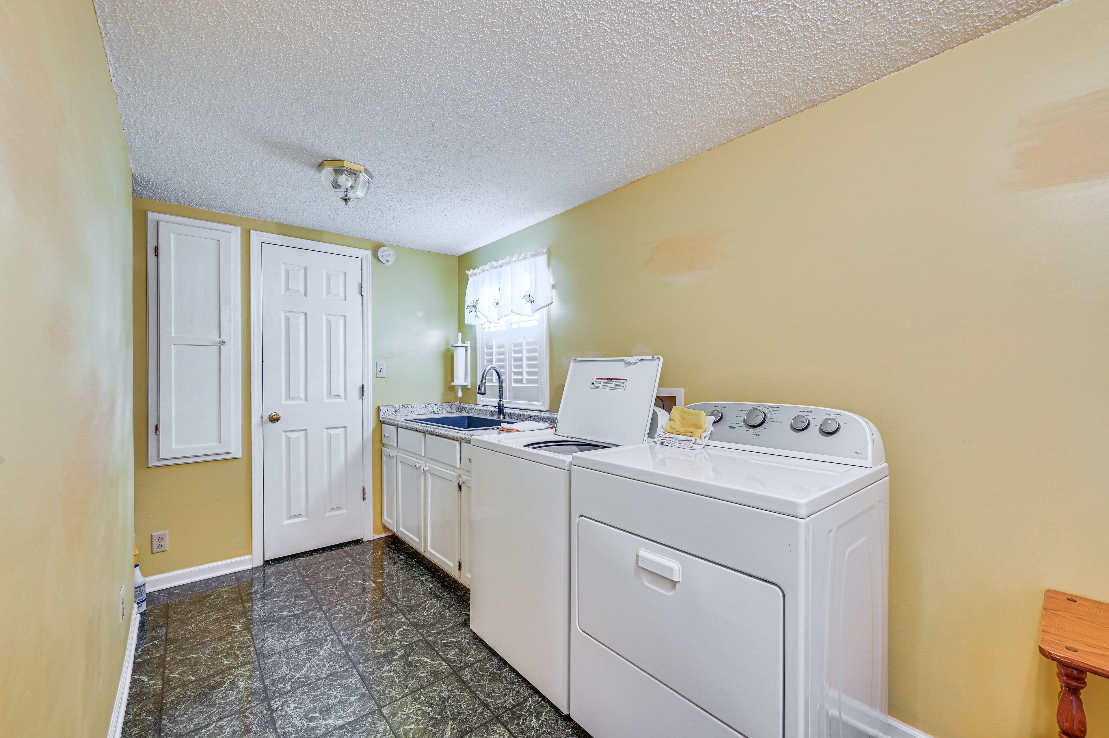 Washer & Dryer | Central Heating & A/C
