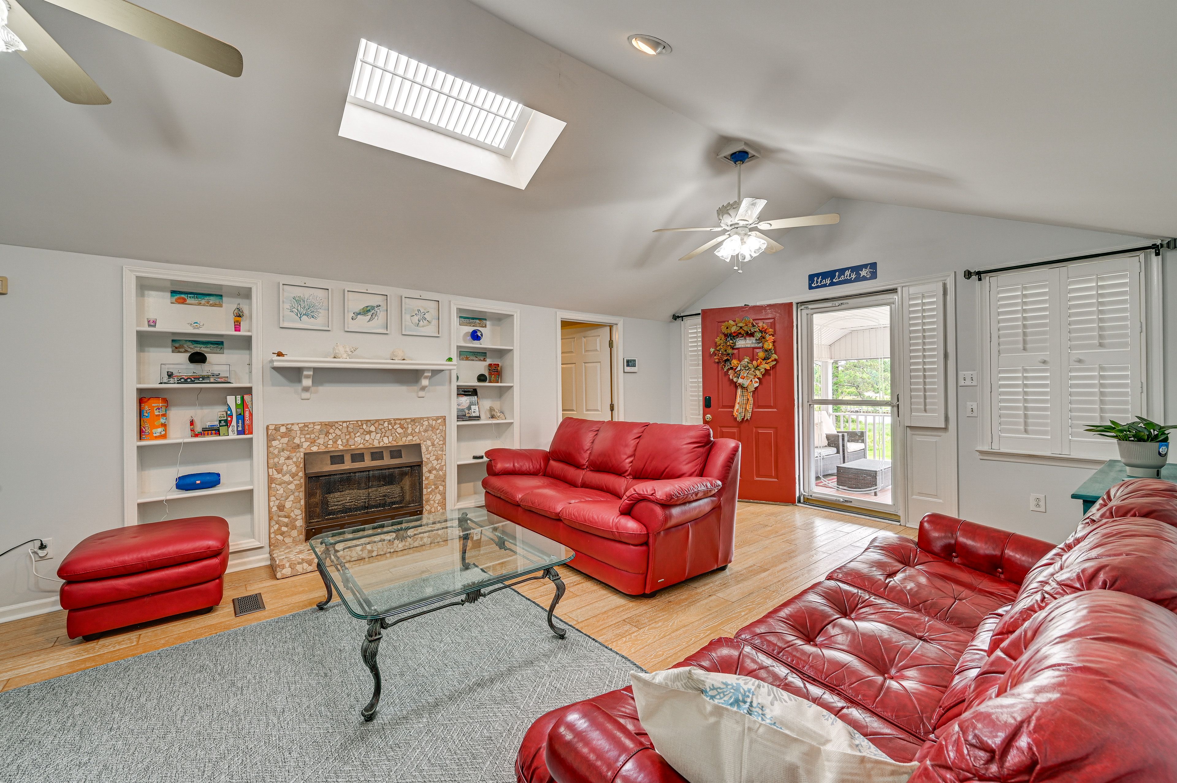 Living Room | Smart TV | Board Games
