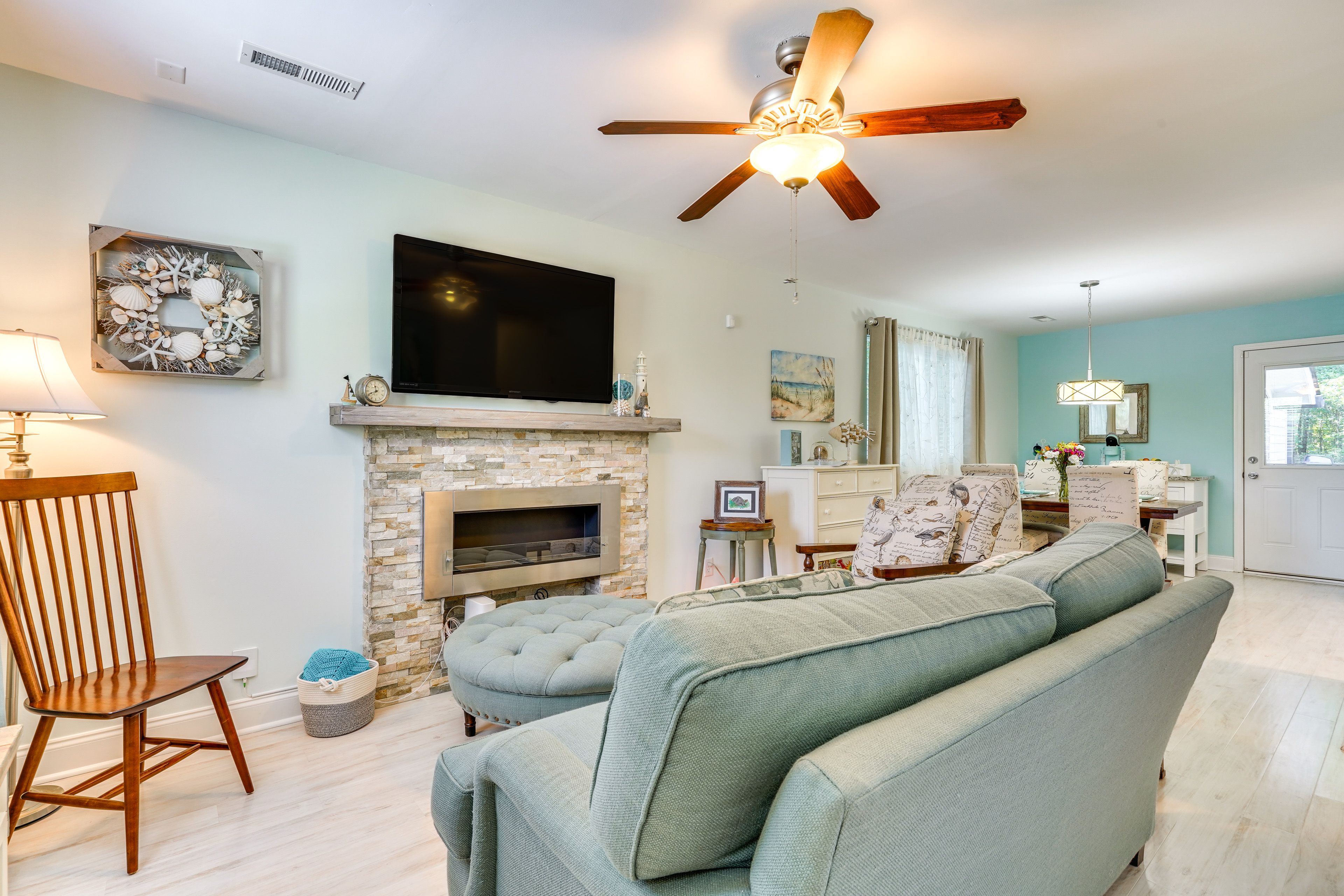 Living Room | Smart TV | Fireplace | Central Heating & A/C | Ceiling Fans