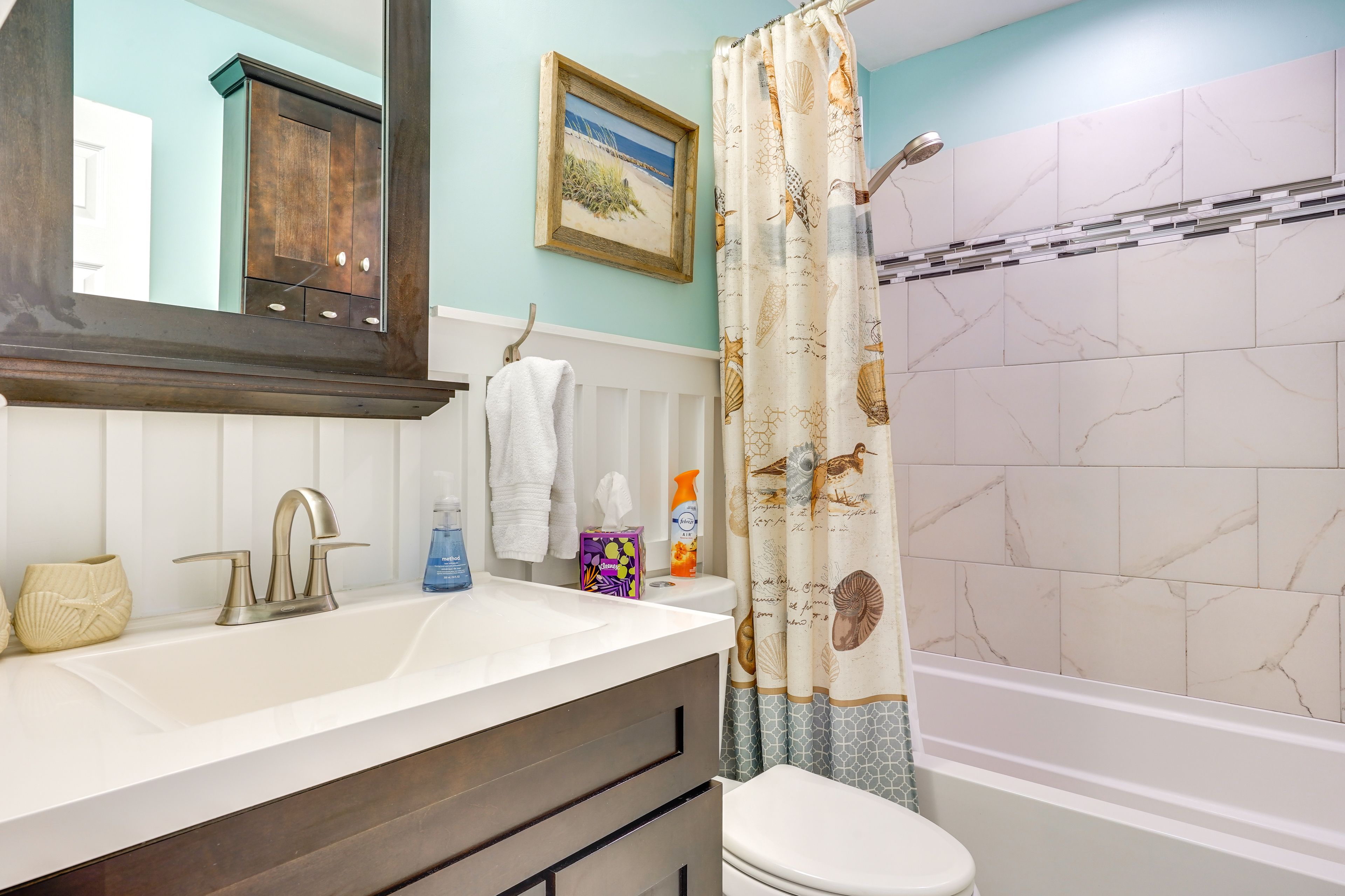 Full Bathroom | Shower/Tub Combo | Towels Provided | Hair Dryer