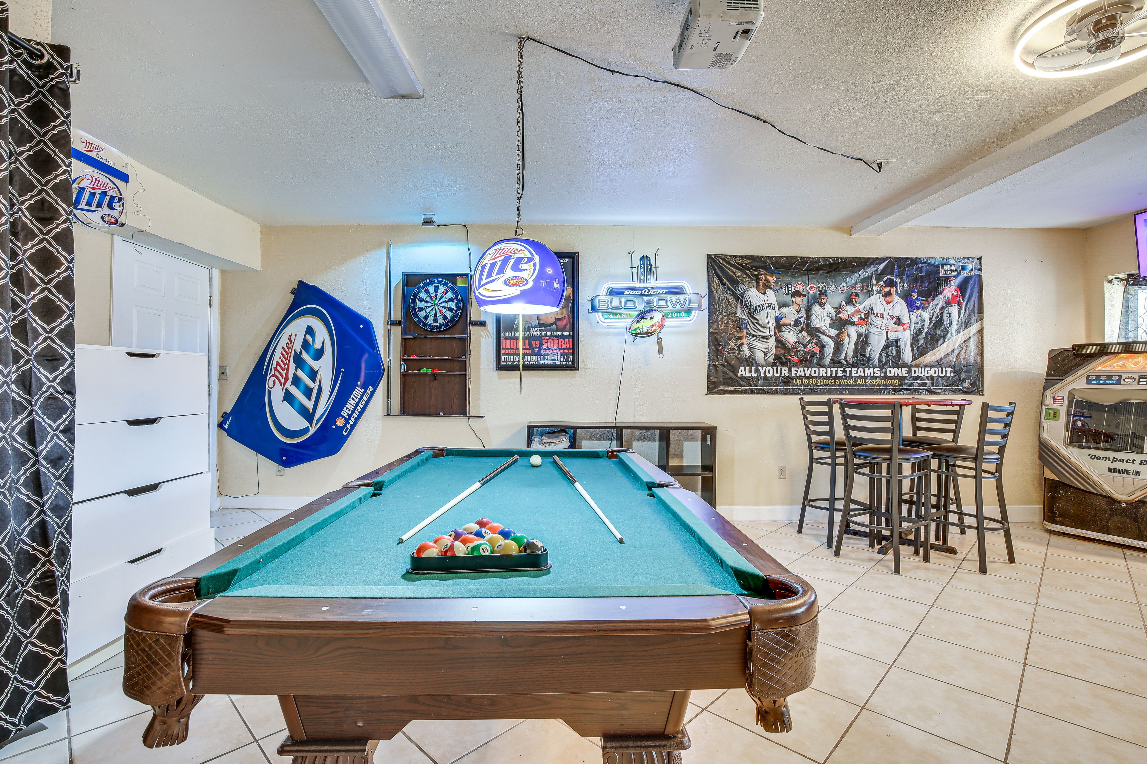 Game Room | Jukebox | Free WiFi
