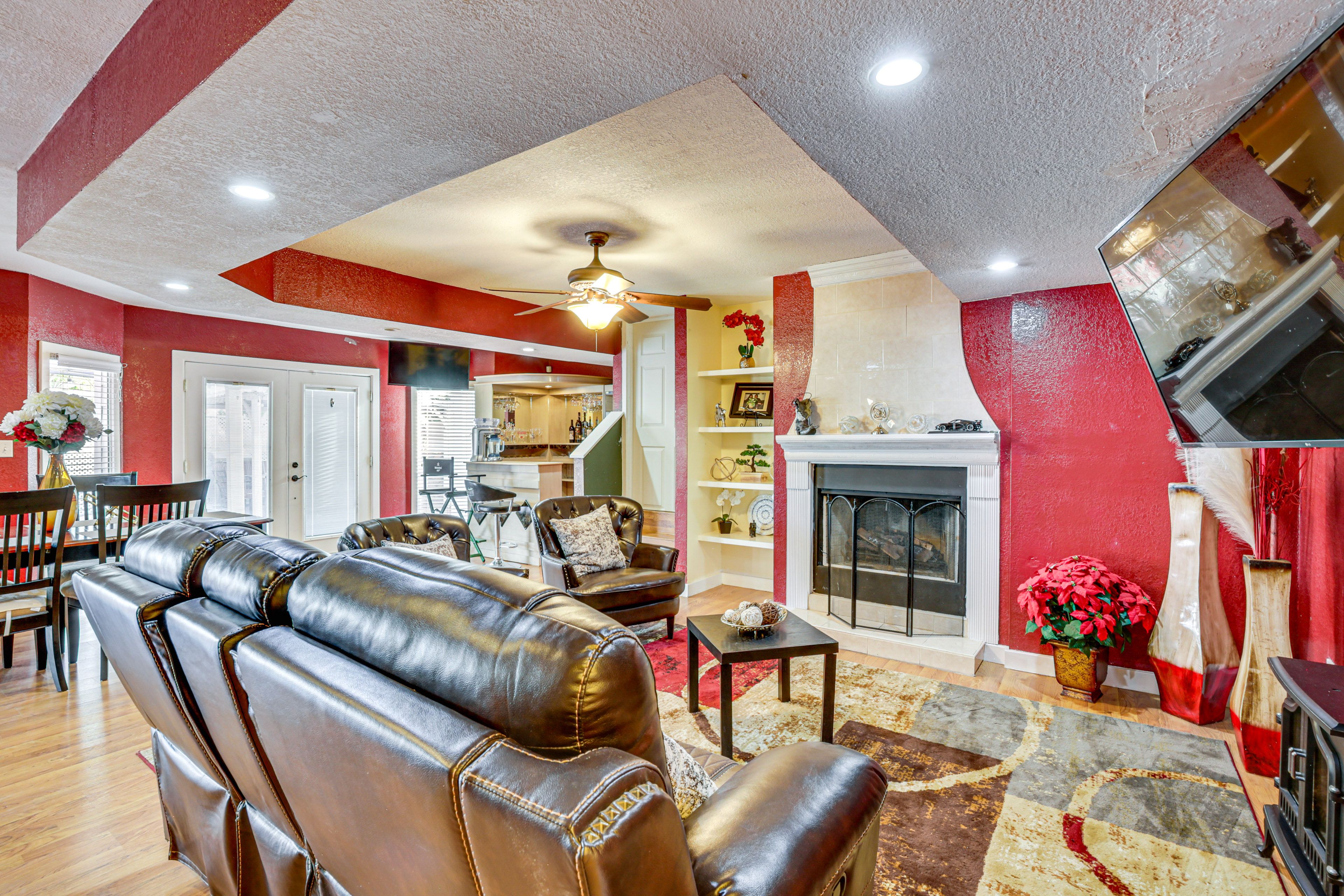Living Room | Fireplace