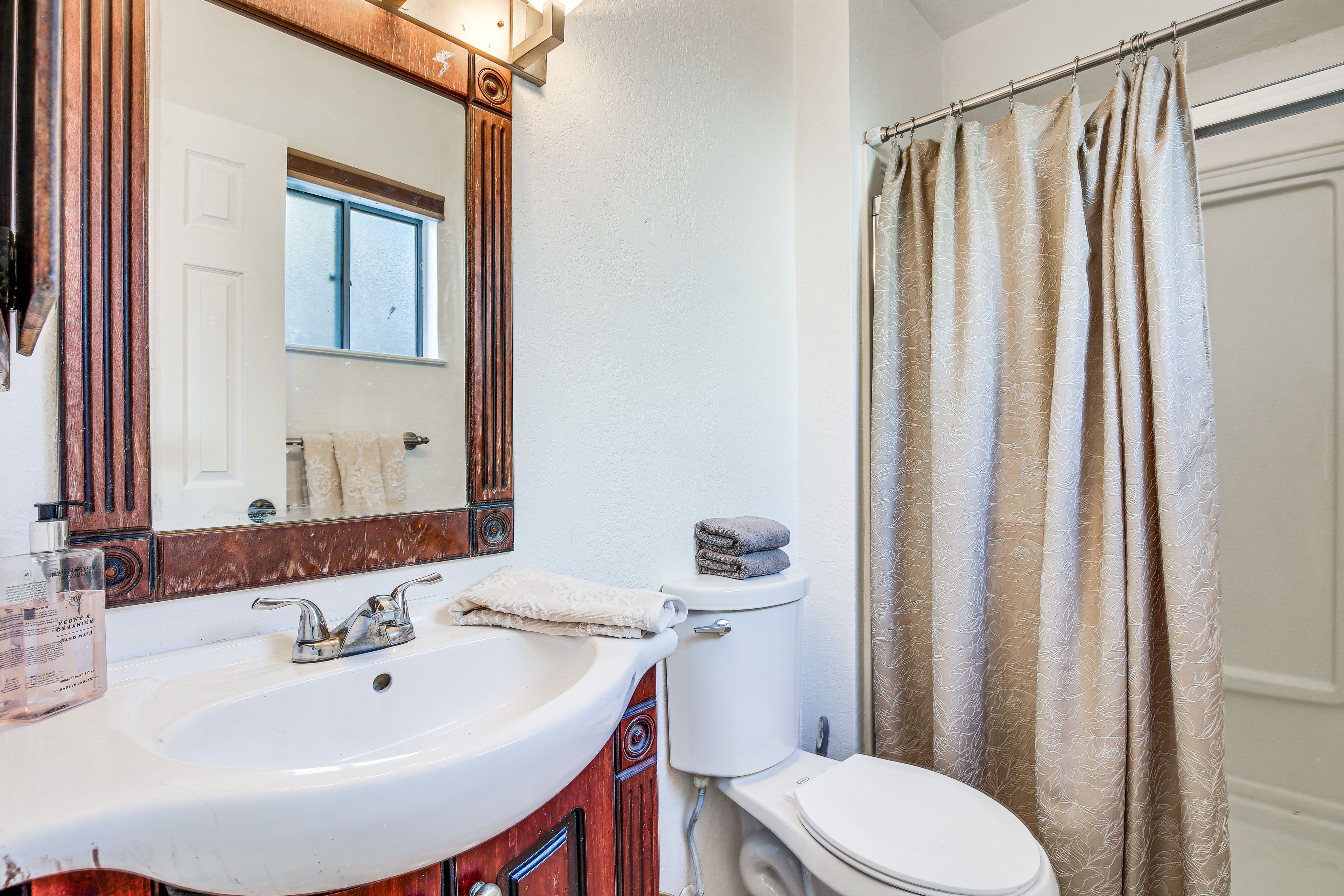 En-Suite Bathroom | Towels Provided