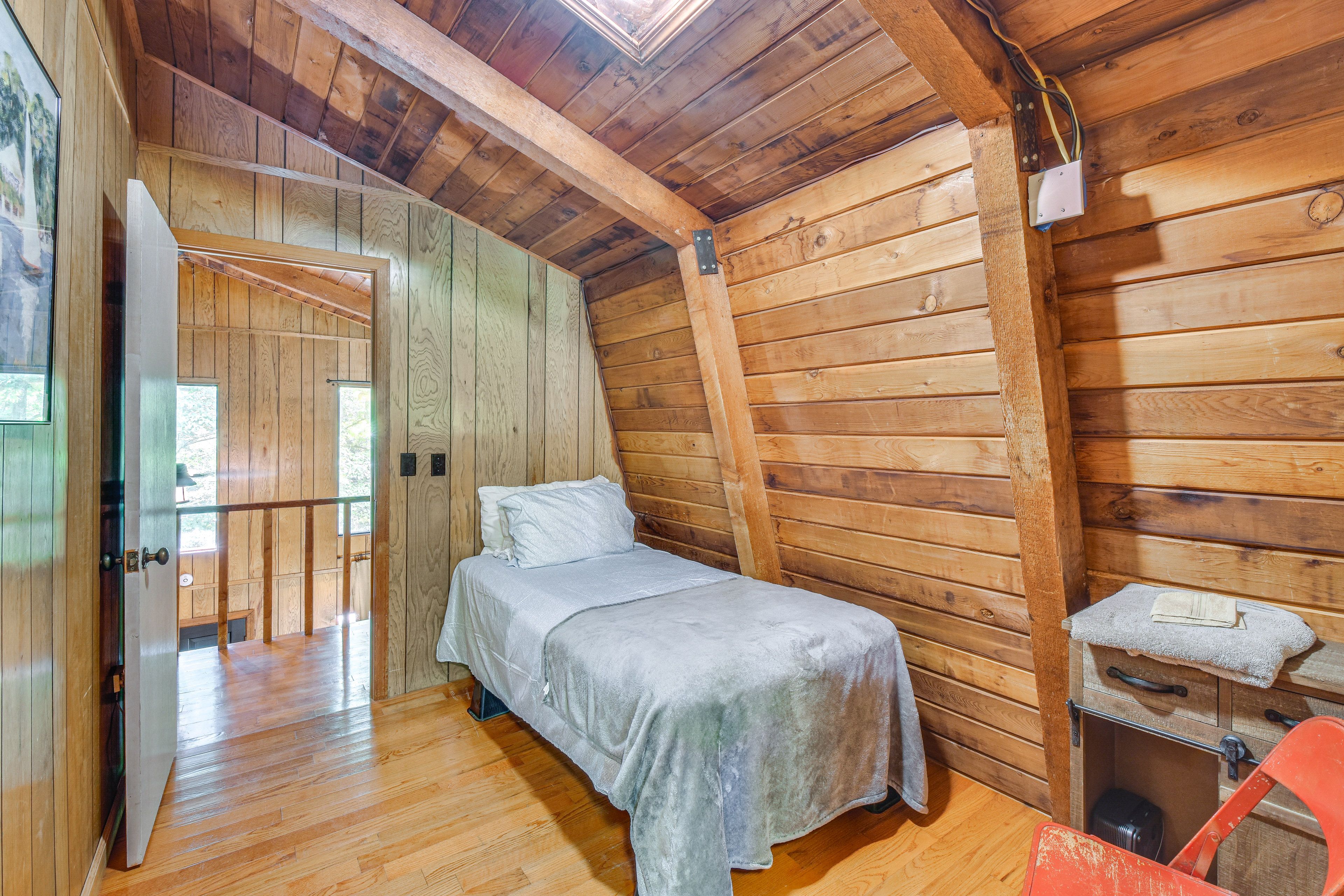 Bedroom 3 | Twin Bed | 2nd Floor