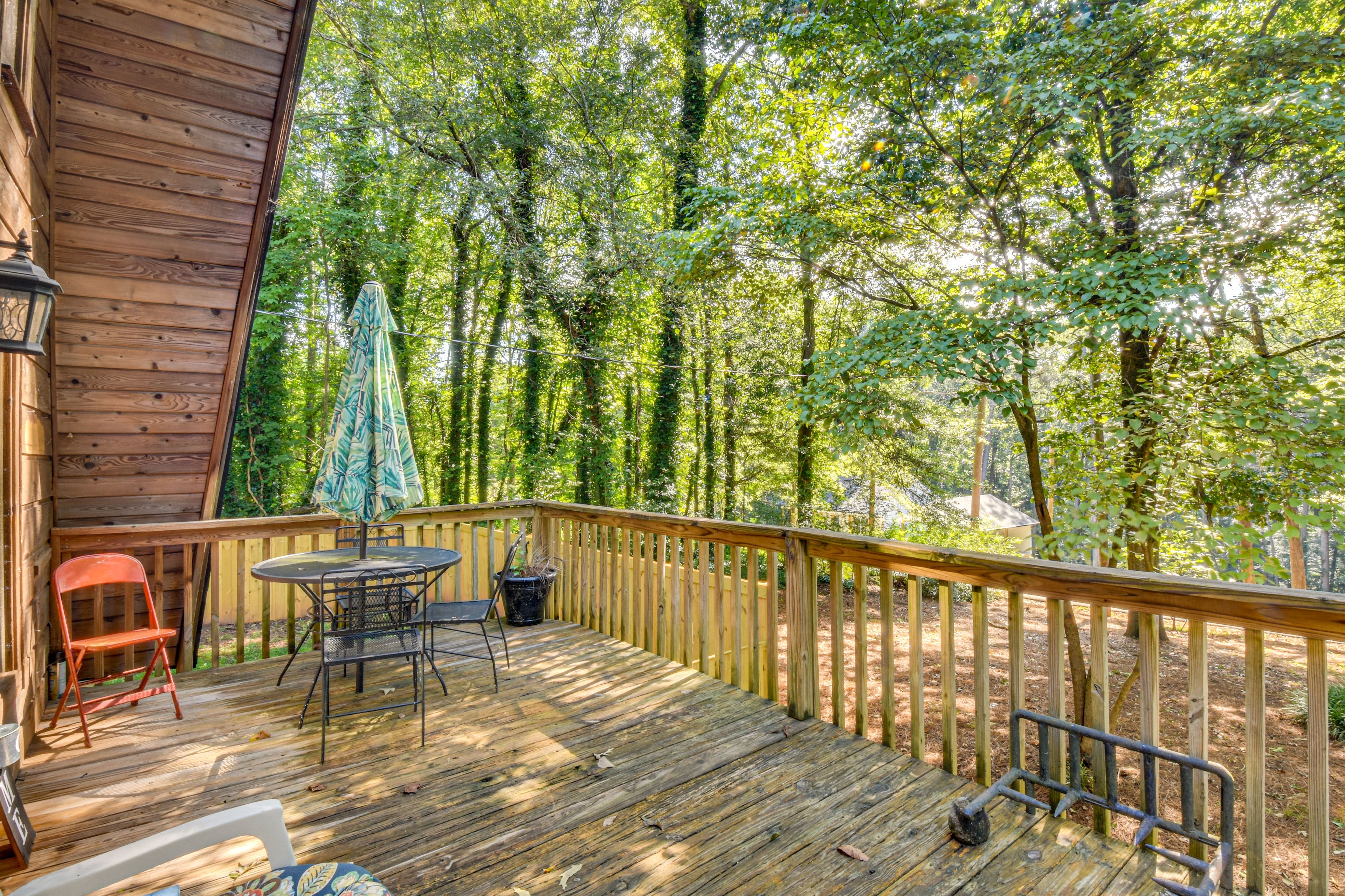 Furnished Deck | Dining Area