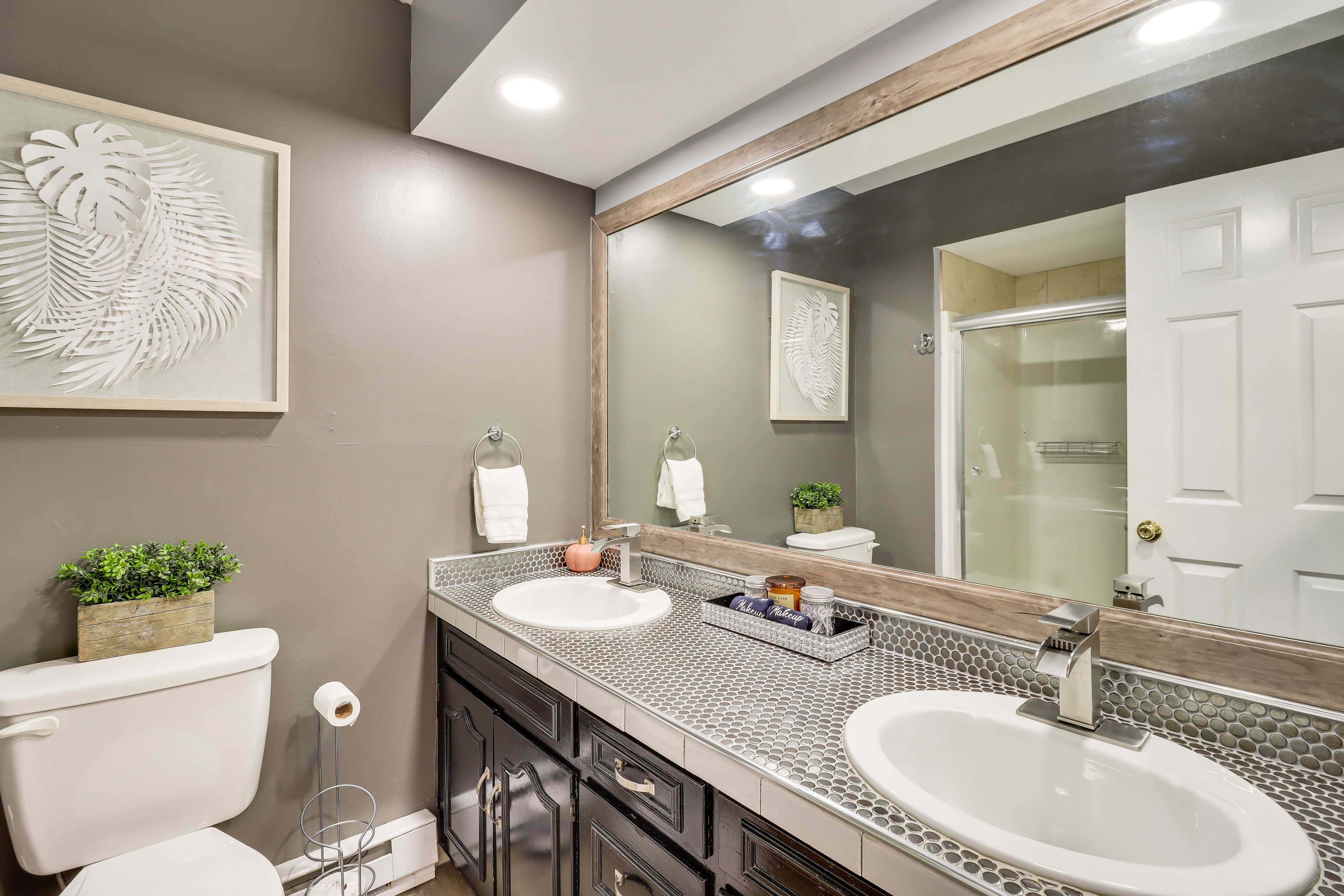 Full Bathroom | 2nd Floor