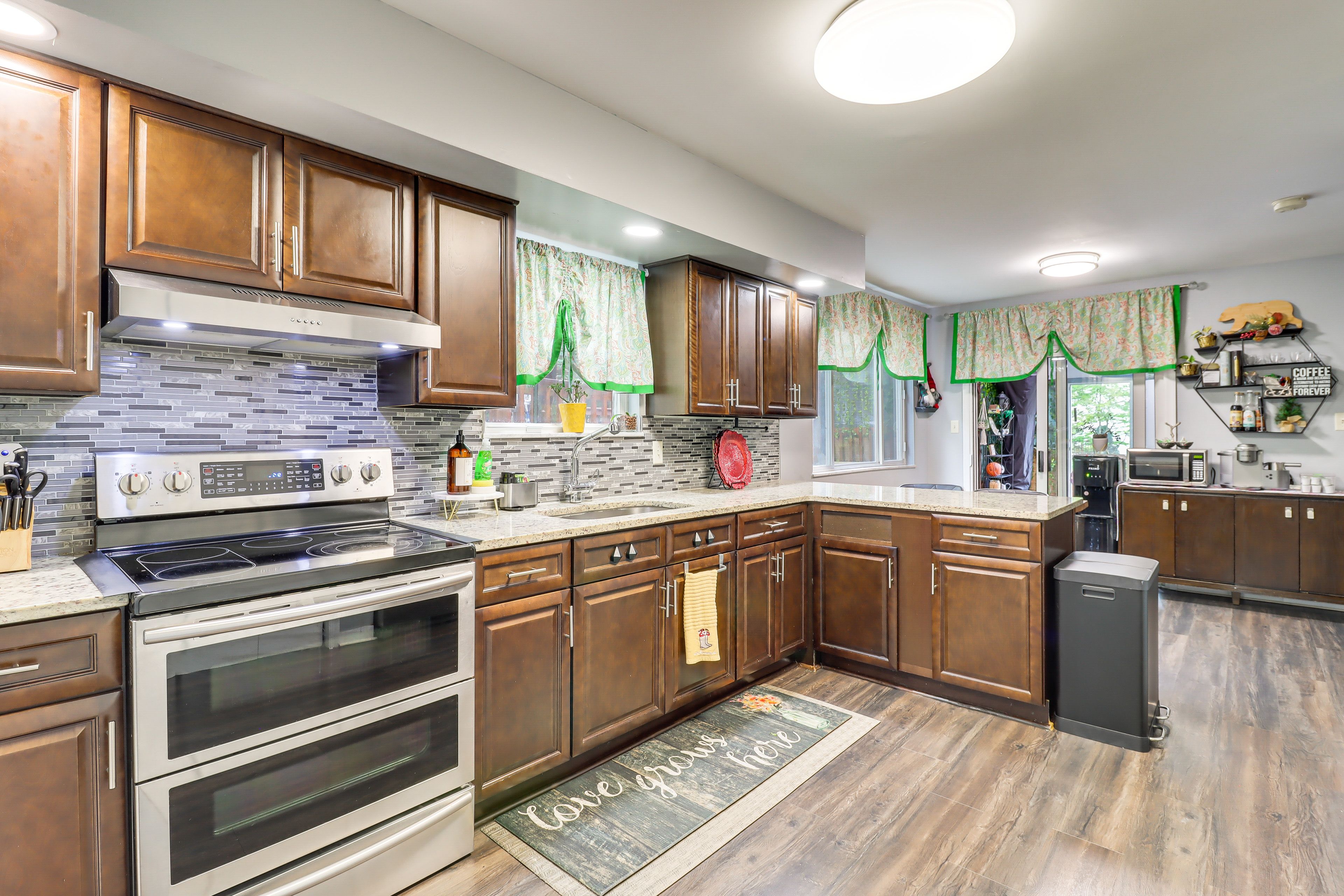 Kitchen | 1st Floor | Keurig | Espresso Machine | Toaster | Blender