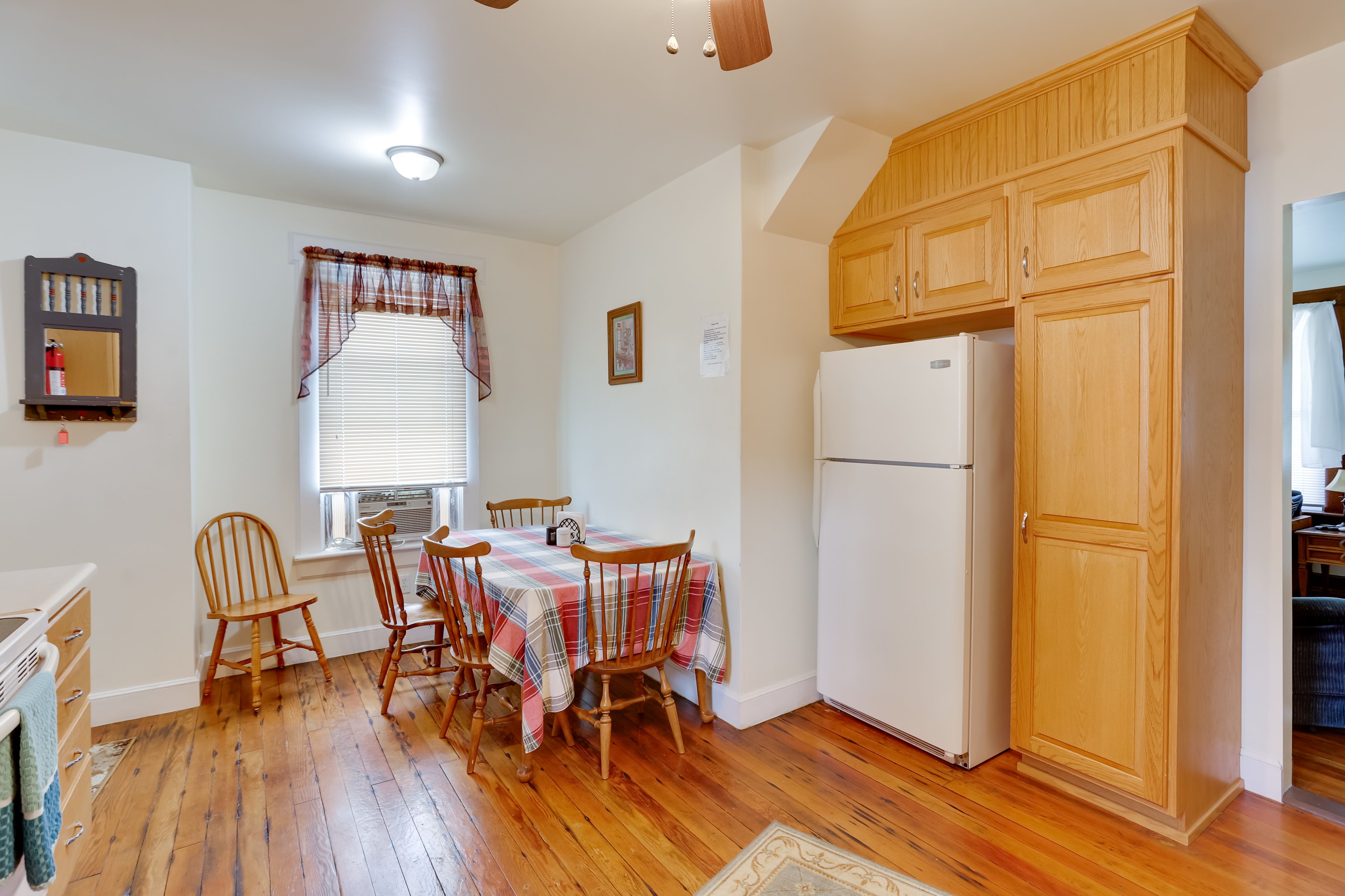 Dining Area | Dishware & Flatware Provided | 1st Floor