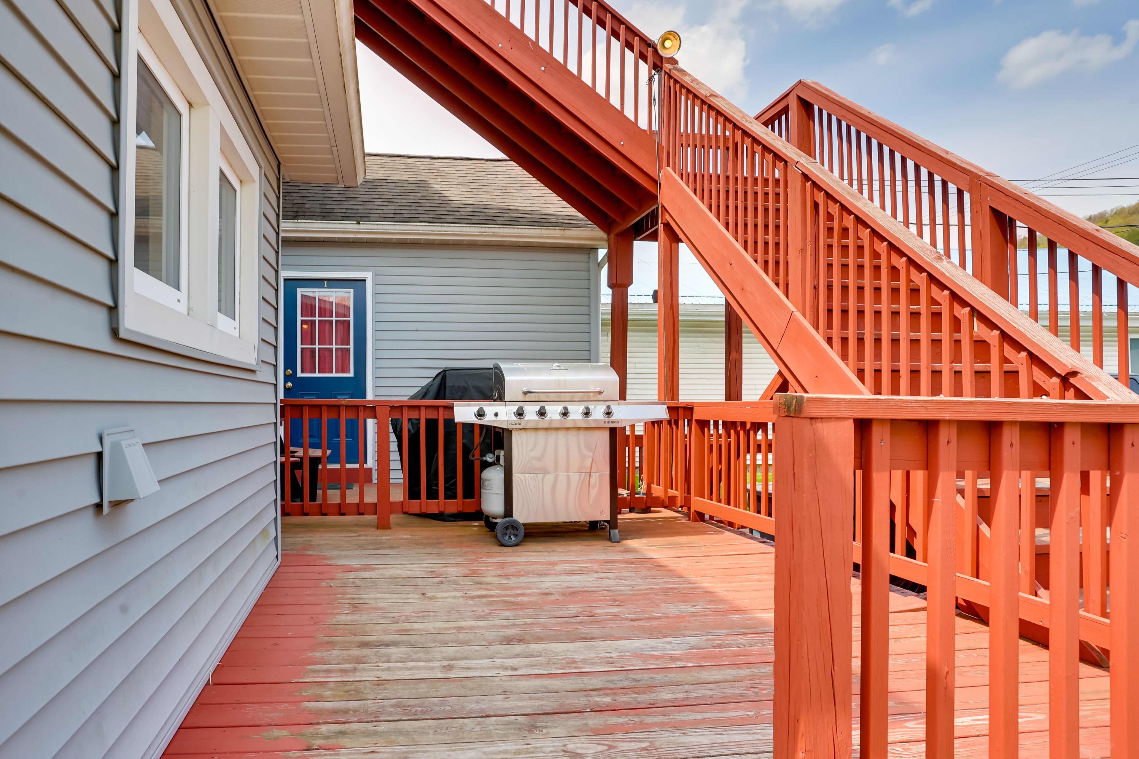 Deck | Gas Grill | Mountain View