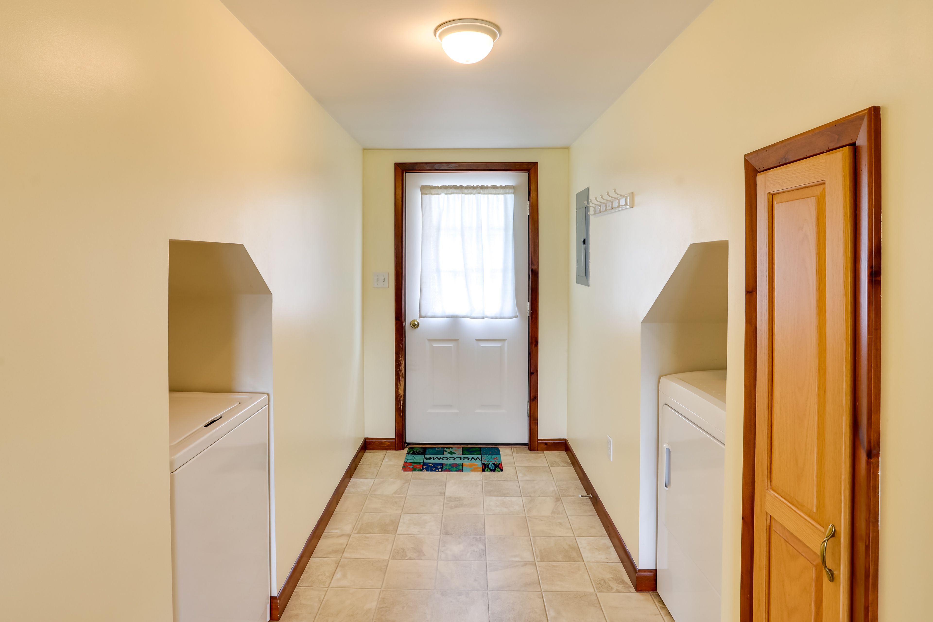 Entryway | Washer & Dryer