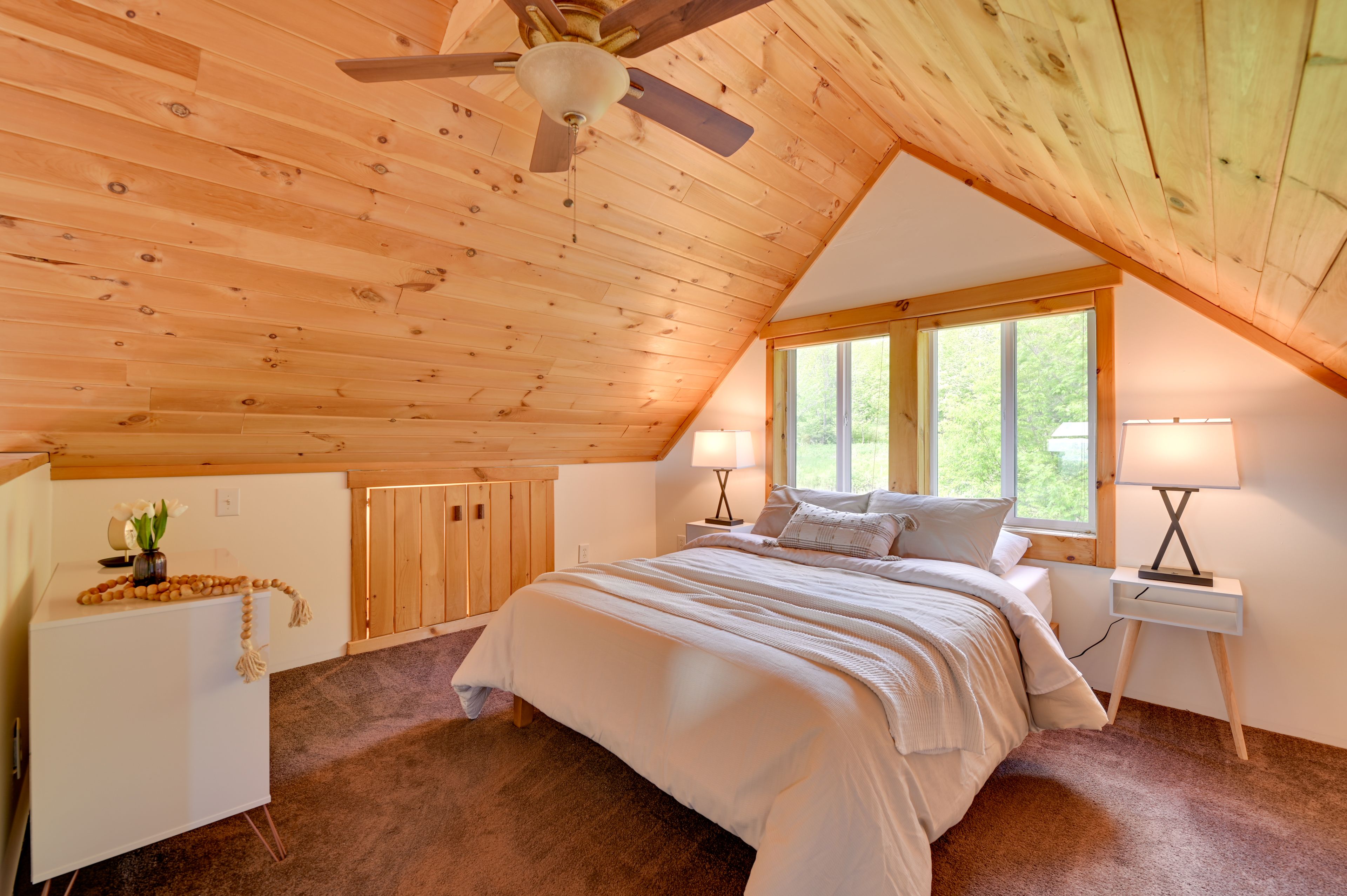 Loft | Queen Bed | 2nd Floor